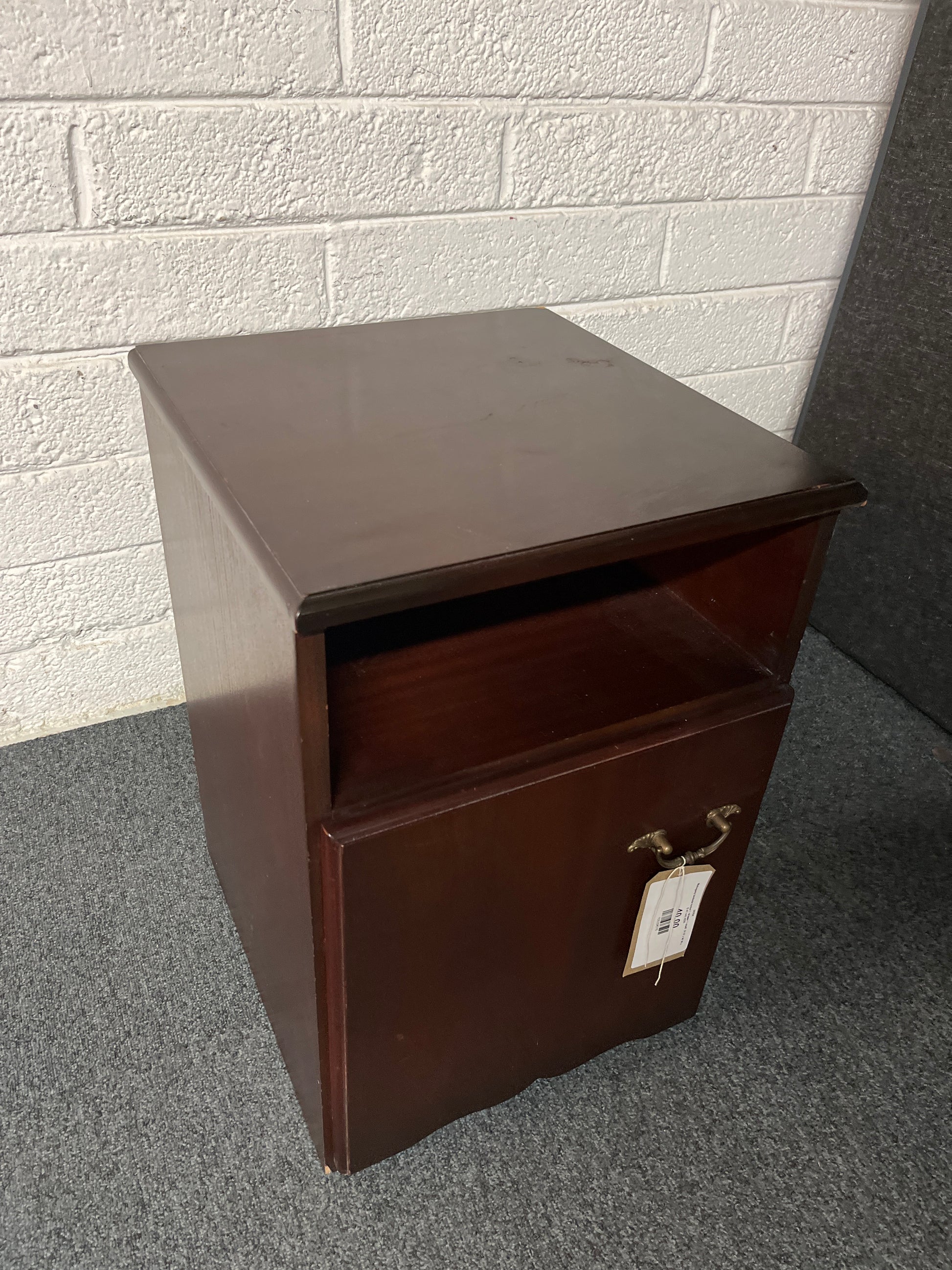 Mahogany bedside locker 1 drawer 1 shelf (H 57 x W 39 x D 41 cm) 2225