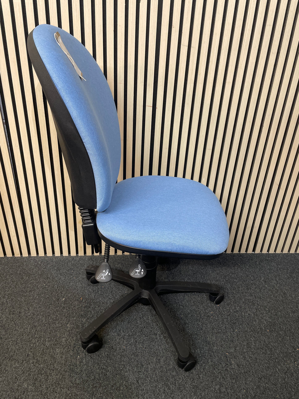 Lyreco - 3 level swivel chair with height adjustable back - POWDER BLUE