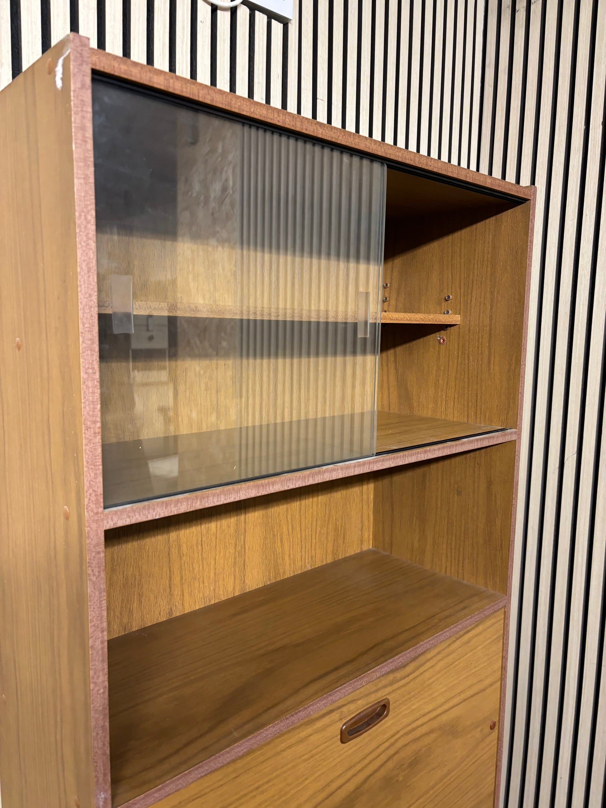 Retro teak 2 door top open mid century display unit with sliding glass top doors (H 180 x W 74 x D 30 cm) 43597