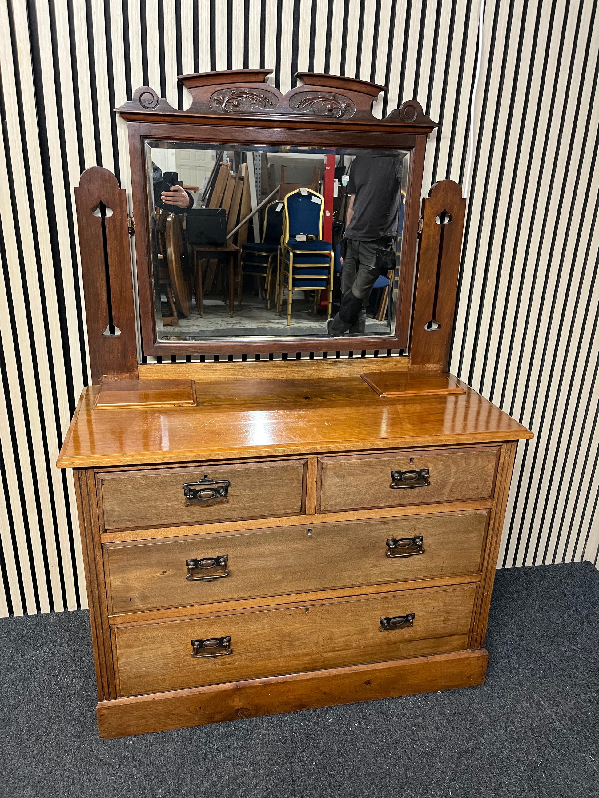 Antique 2+2 drawer mahogany chest of drawers with dressing mirror (H 155 x W 107 x D 48 cm) 1425