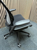 Humanscale Diffrient world black fabric seat, black mesh back swivel chair with adjustable arms swivel chair