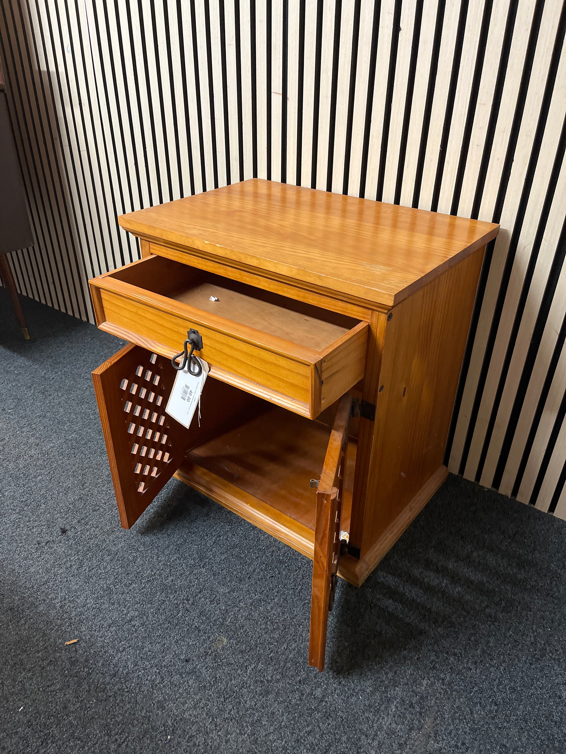 Pine lattice 2 door 1 drawer bedside locker 1226