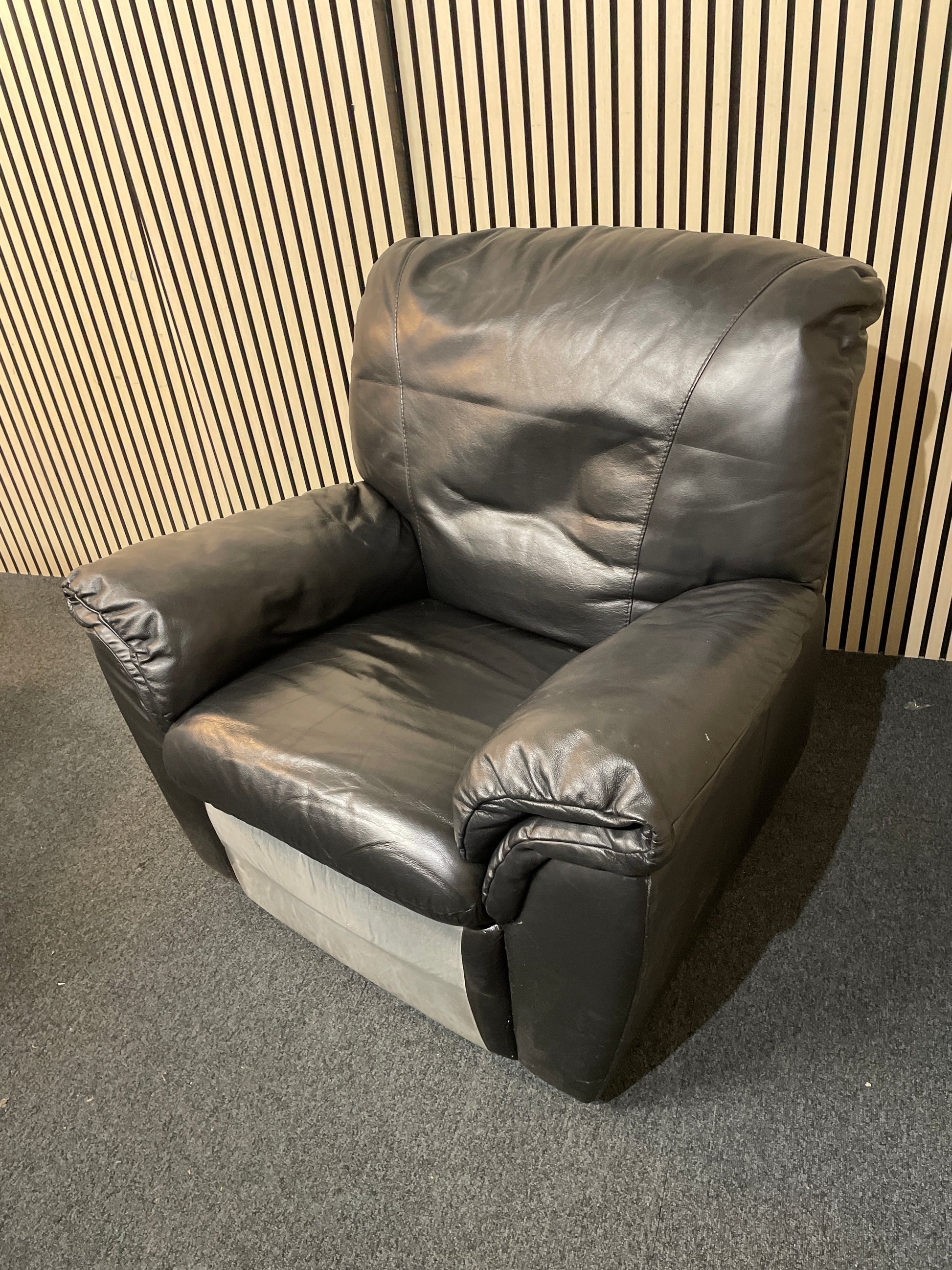 Black leather recliner 1126