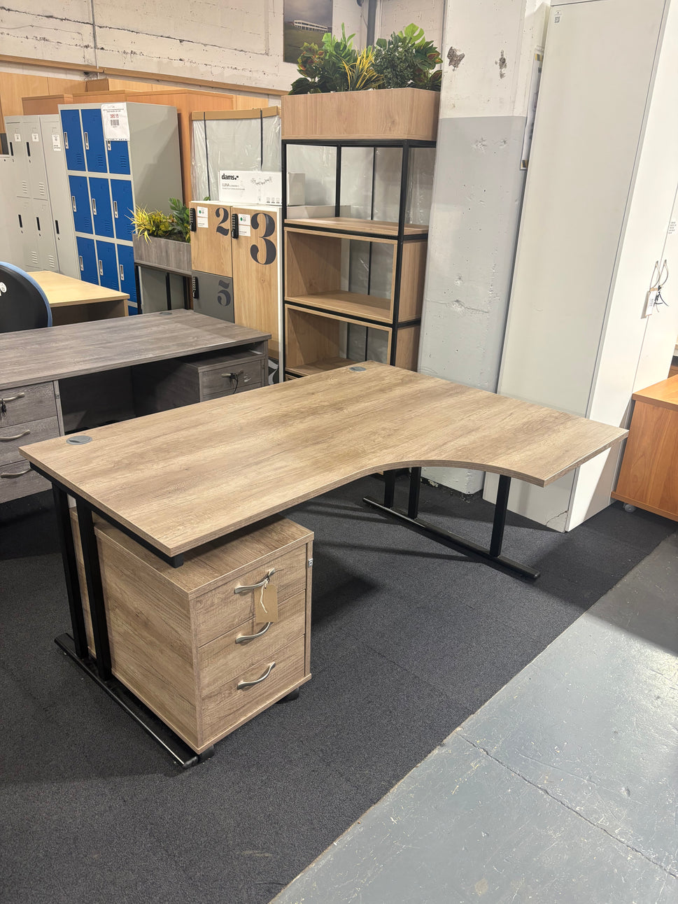 Nebraskan Oak radial desk (Various sizes available)