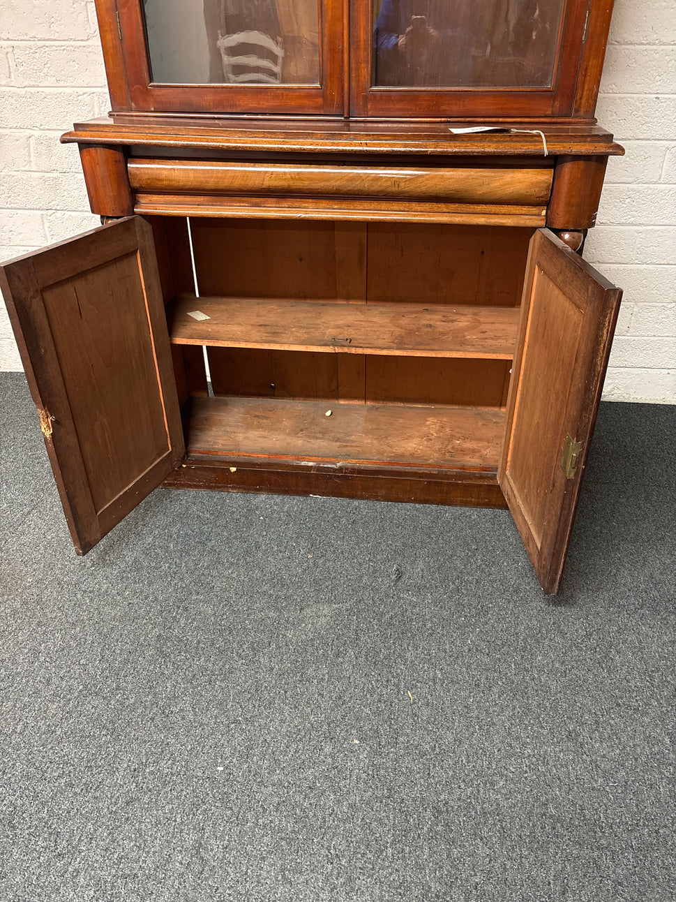 Large mahogany 2 door 2 glass door display cabinet (H 225 x W 125 x D 50 cm) 1325