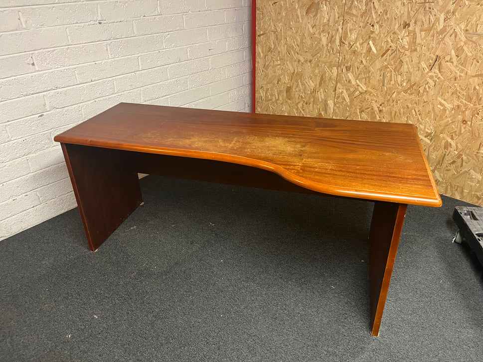 Cherry right hand wave panel desk (H 72 x W 170 x D 80 cm) 1325