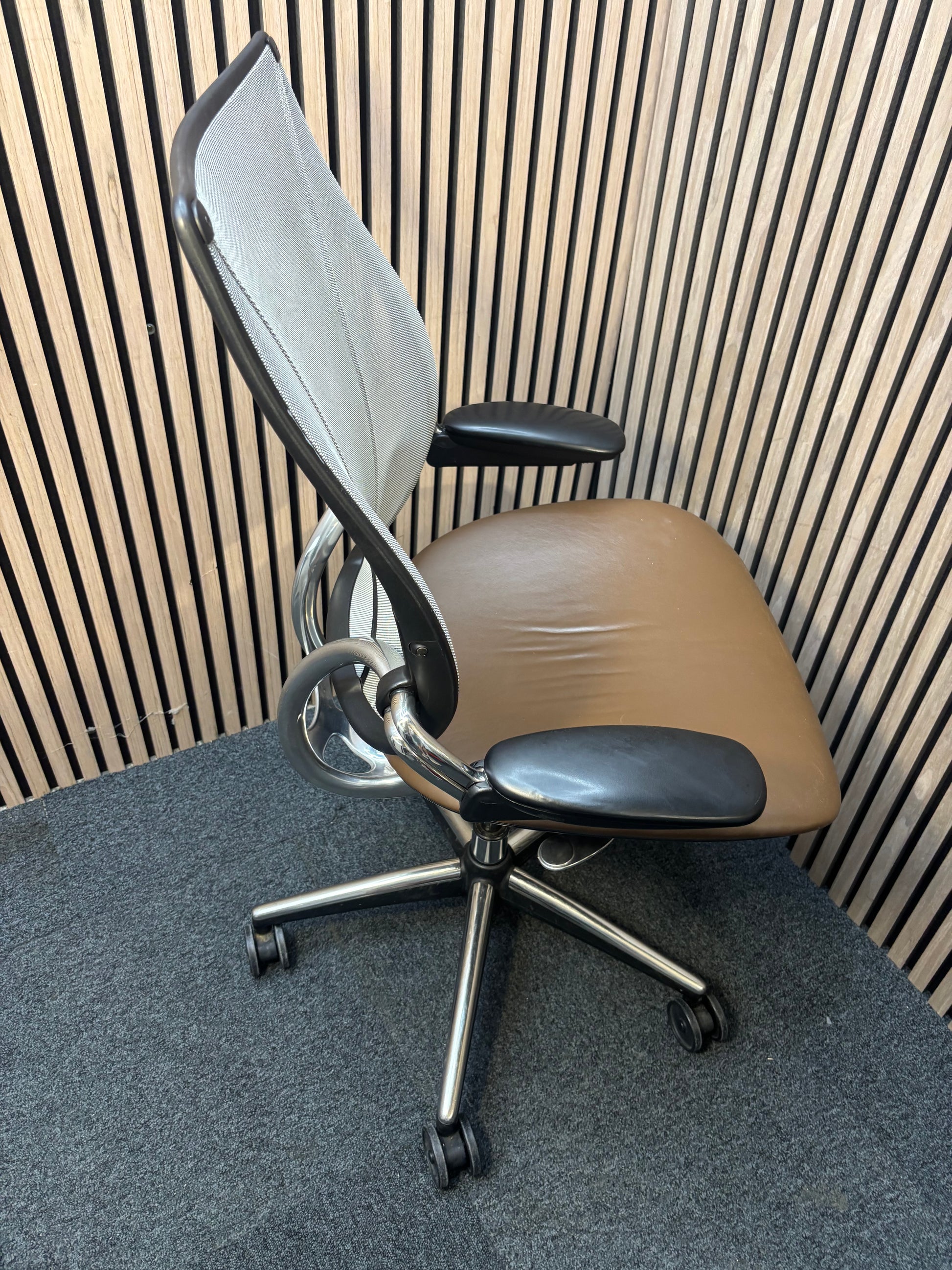 Humanscale Libery task swivel chair with mesh back and dark brown leather seat J3913