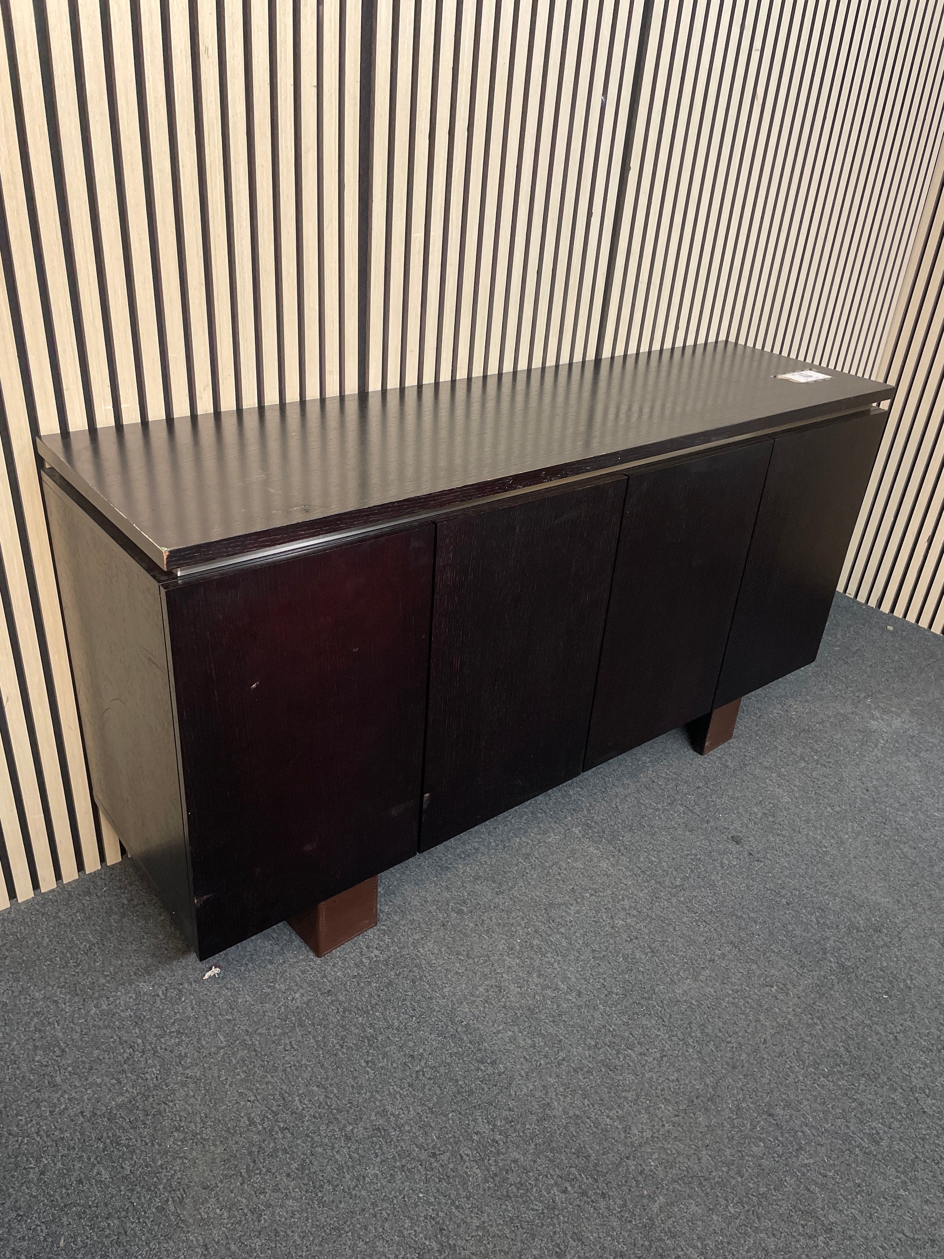 Large dark wood stained 4 door sideboard (H 87 x W 160 x D 45 cm) 3126