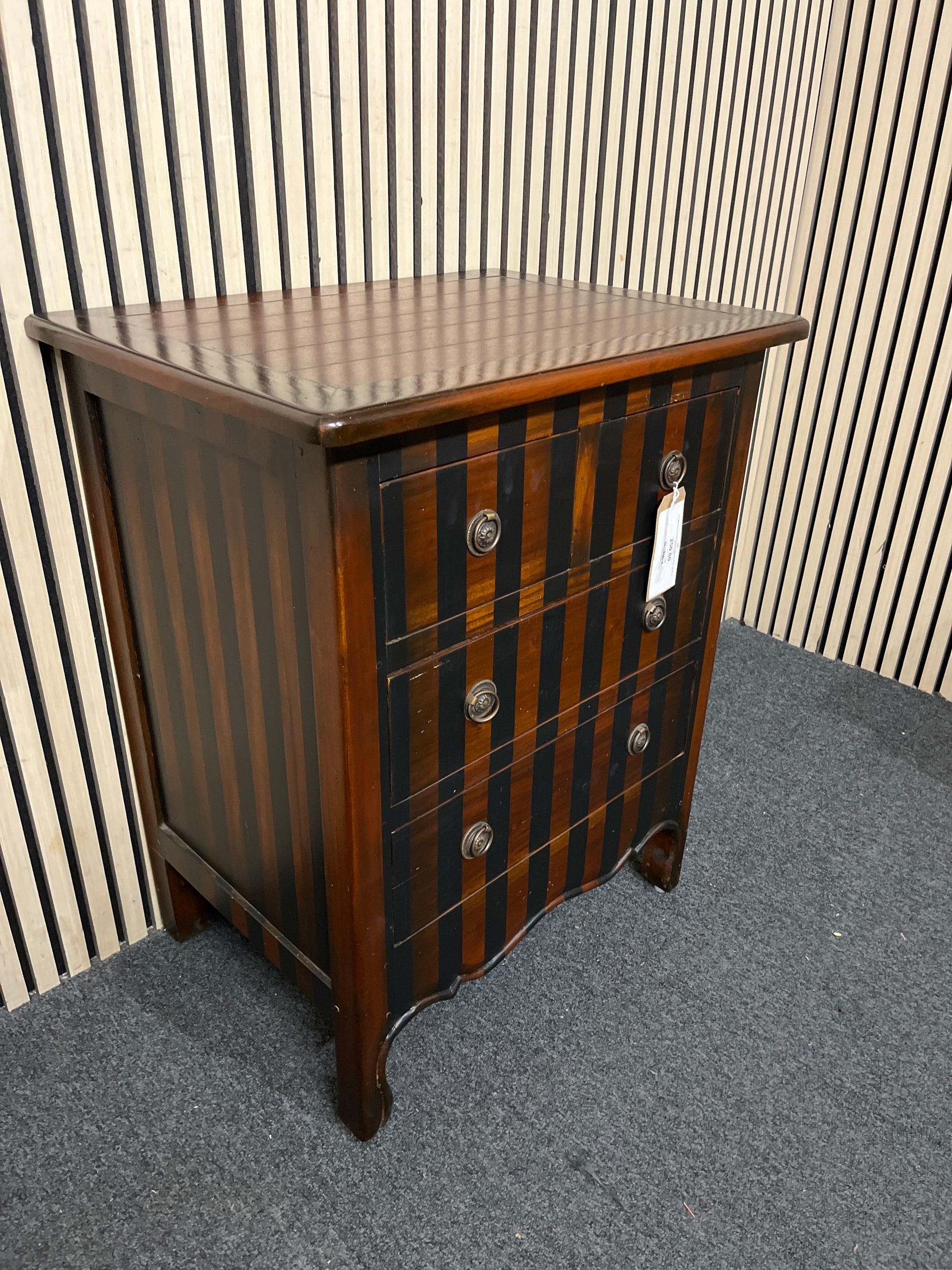 3+2 Mahogany stripped chest of drawers (H 80 x W 80 x D 48 cm) 43991