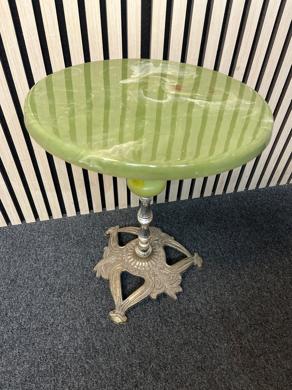 Marble green low circular occasional table, metal central base (H 49 x W 37 cm) 2425