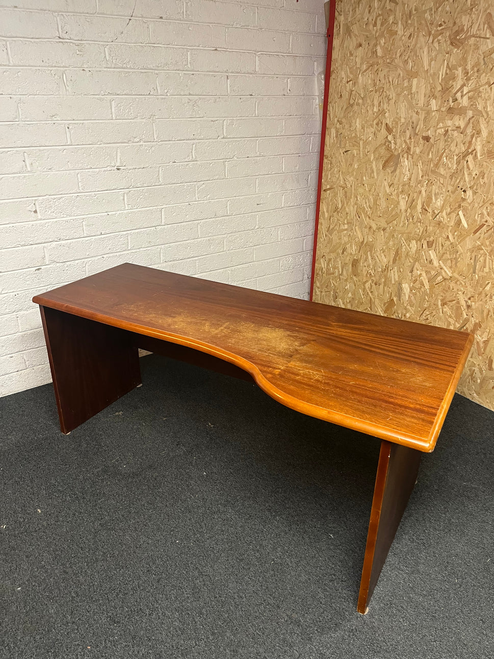 Cherry right hand wave panel desk (H 72 x W 170 x D 80 cm) 1325