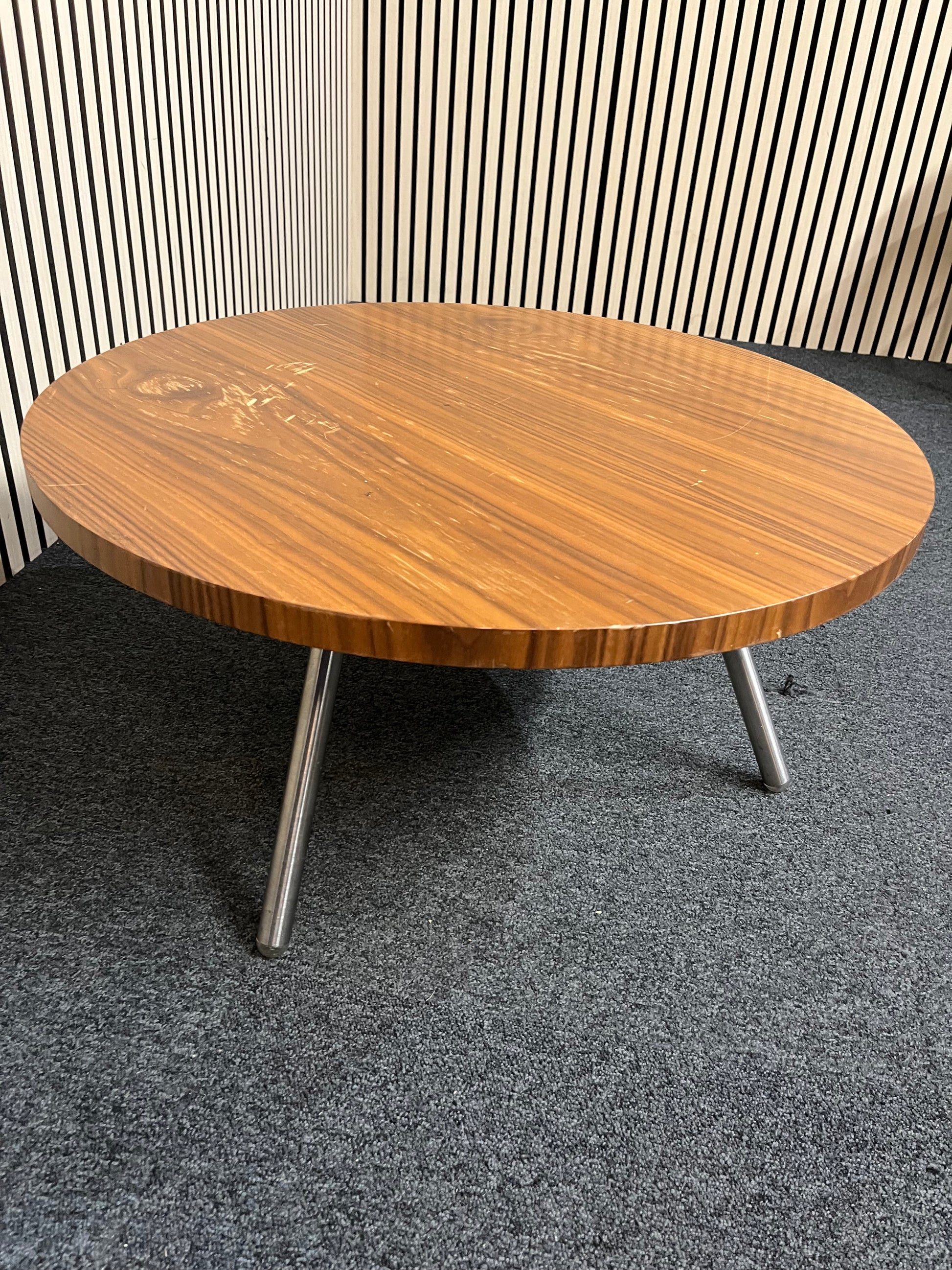 Walnut circular coffee table (H 35 x W 70 cm) 2325