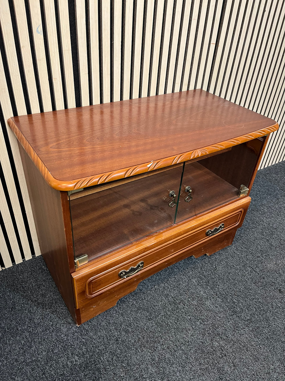 Rossmore mahogany rope effect edging two glass door one drawer tv unit (H 62 x W 79 x D 43 cm) 1126