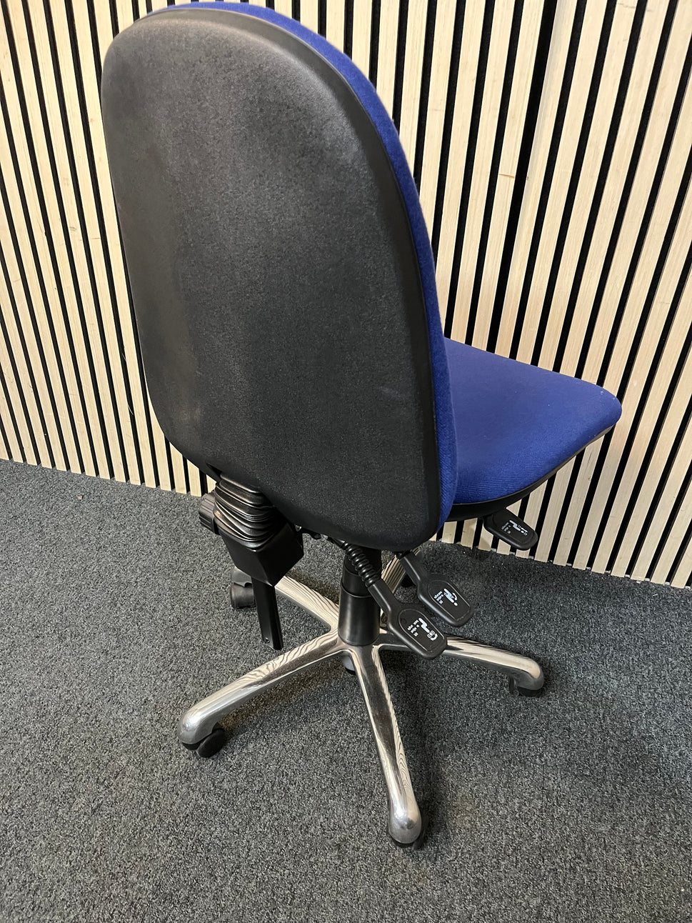 Used blue fabric vantage style chair - no arms 3425