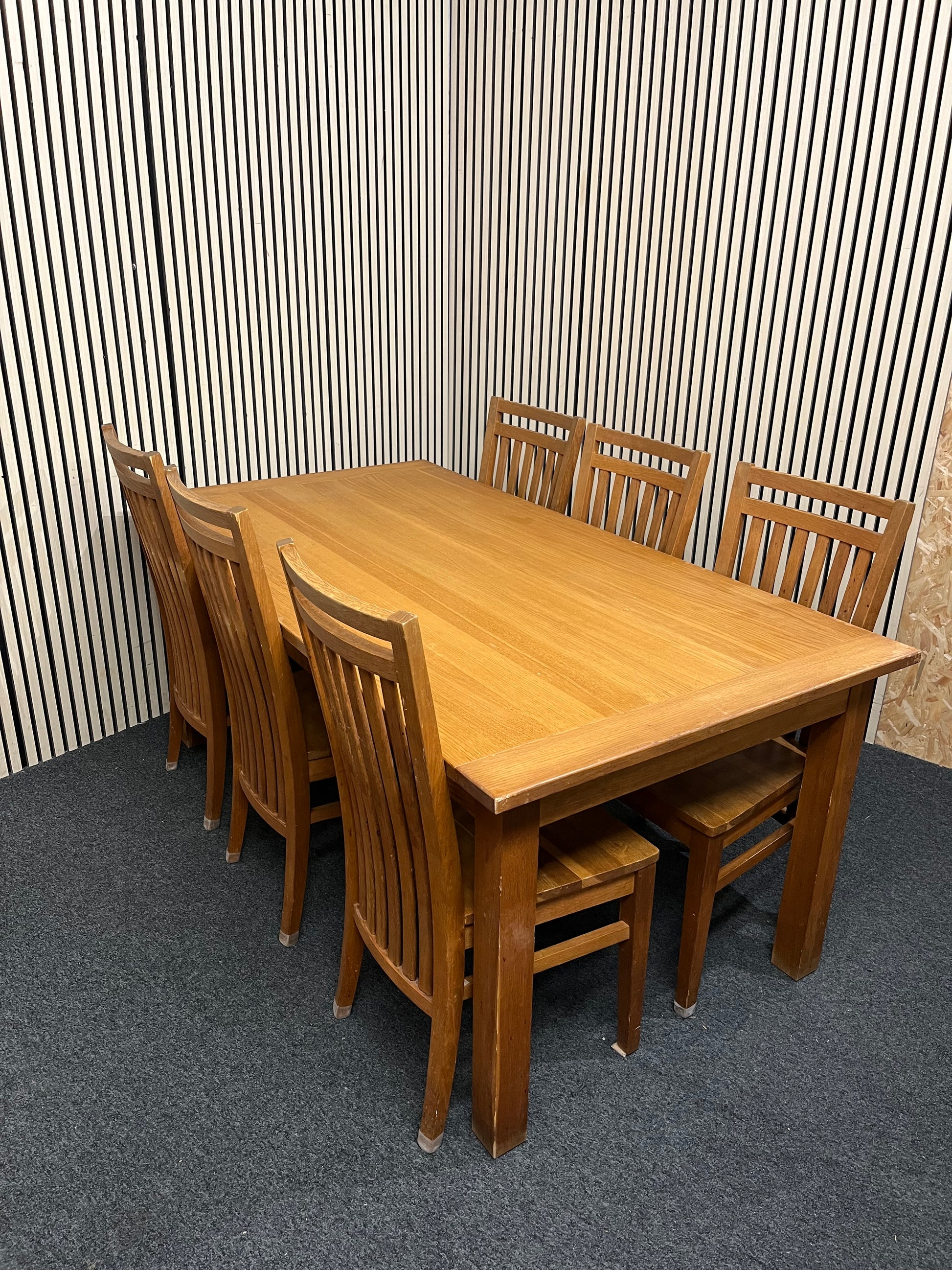Solid oak large dining table with glass top and 6 no. high back solid wood matching chairs (W 180 x D 95 cm) 43682