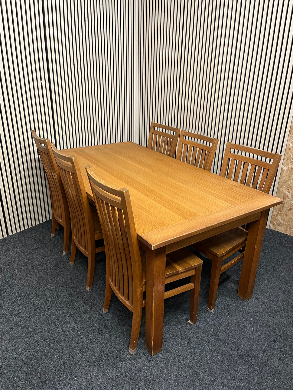 Solid oak large dining table with glass top and 6 no. high back solid wood matching chairs (W 180 x D 95 cm) 43682