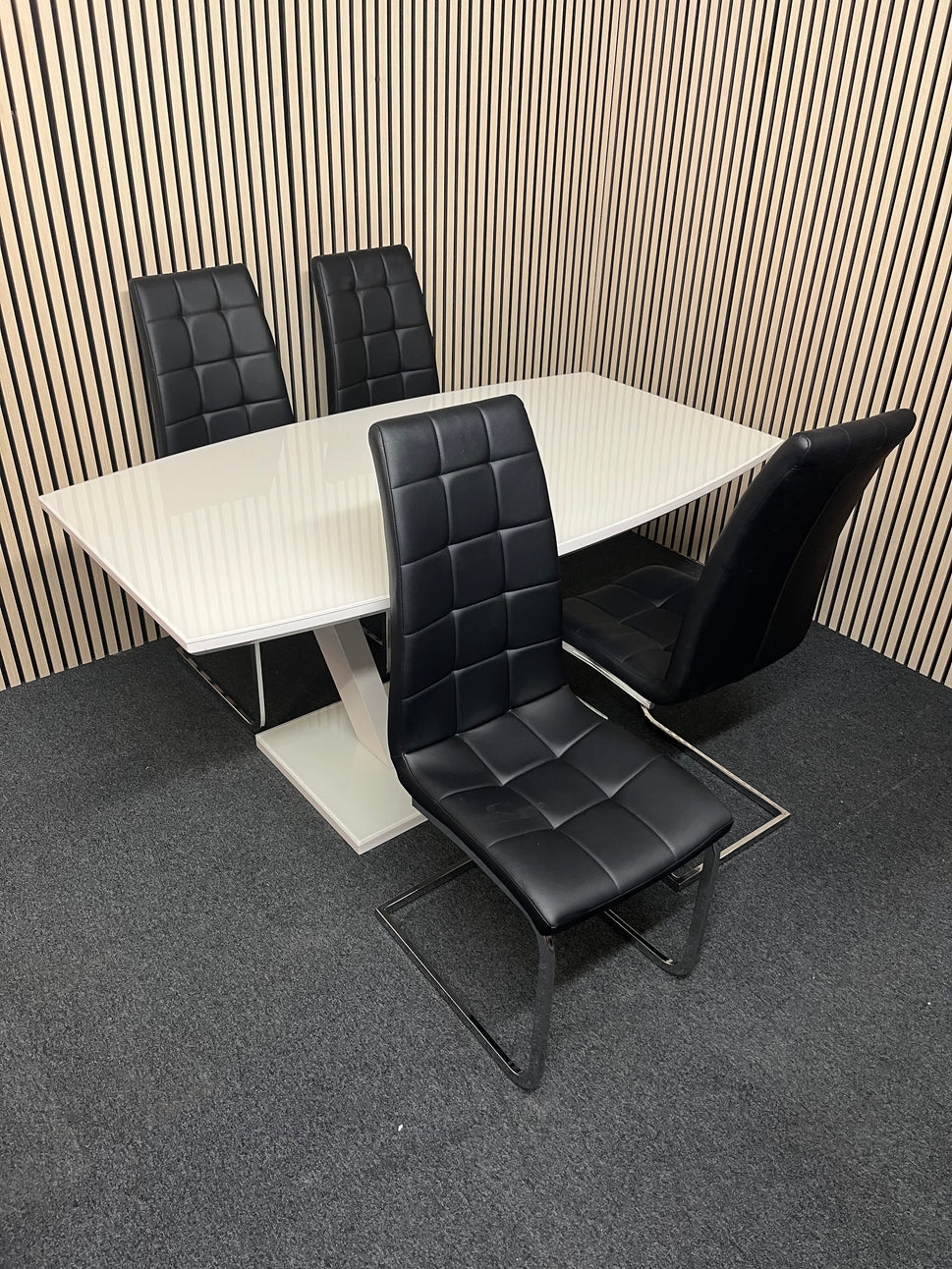 High polished glass modern dining table with 4 no. matching leather cantilever chairs 1325