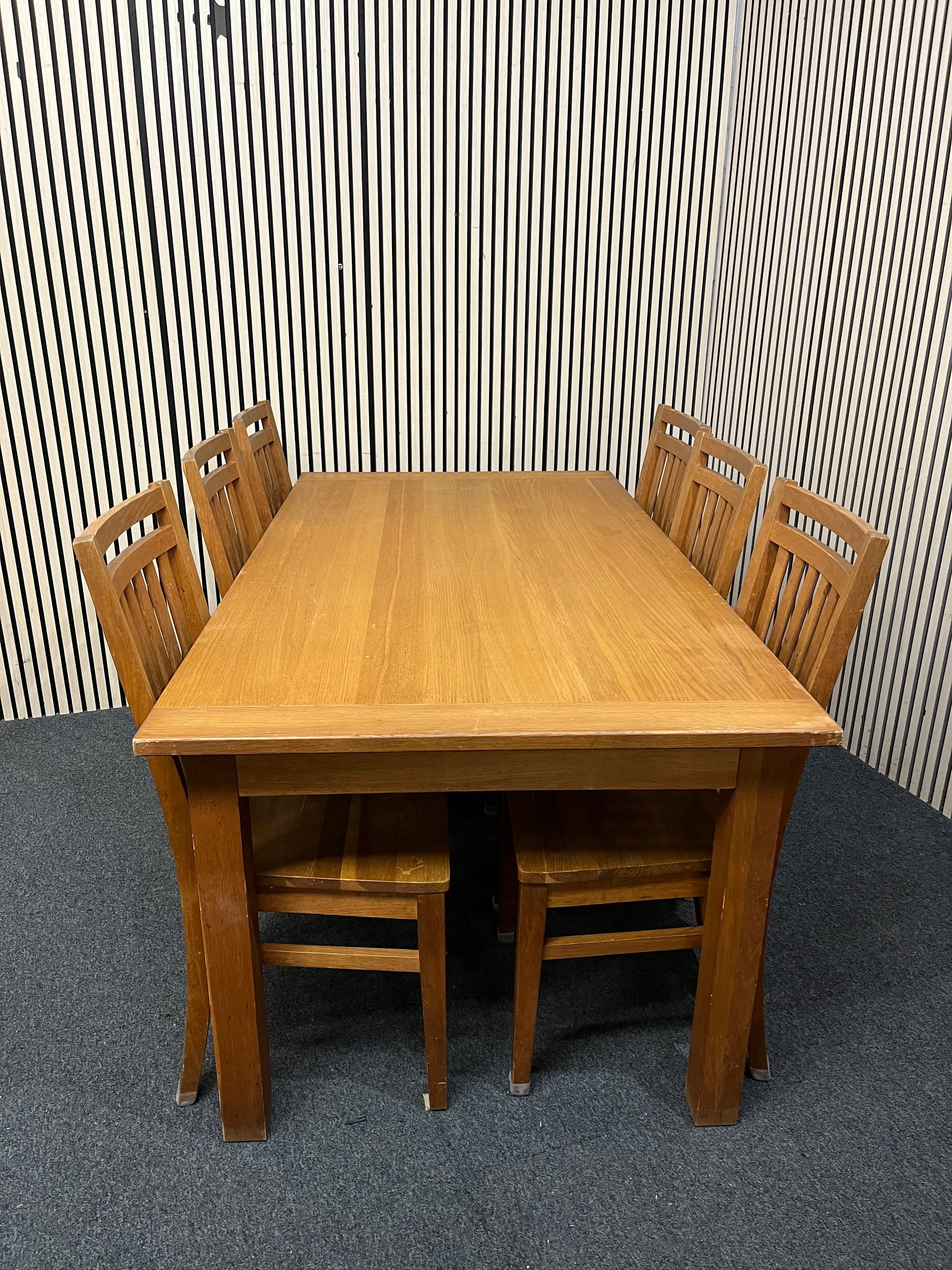 Solid oak large dining table with glass top and 6 no. high back solid wood matching chairs (W 180 x D 95 cm) 43682