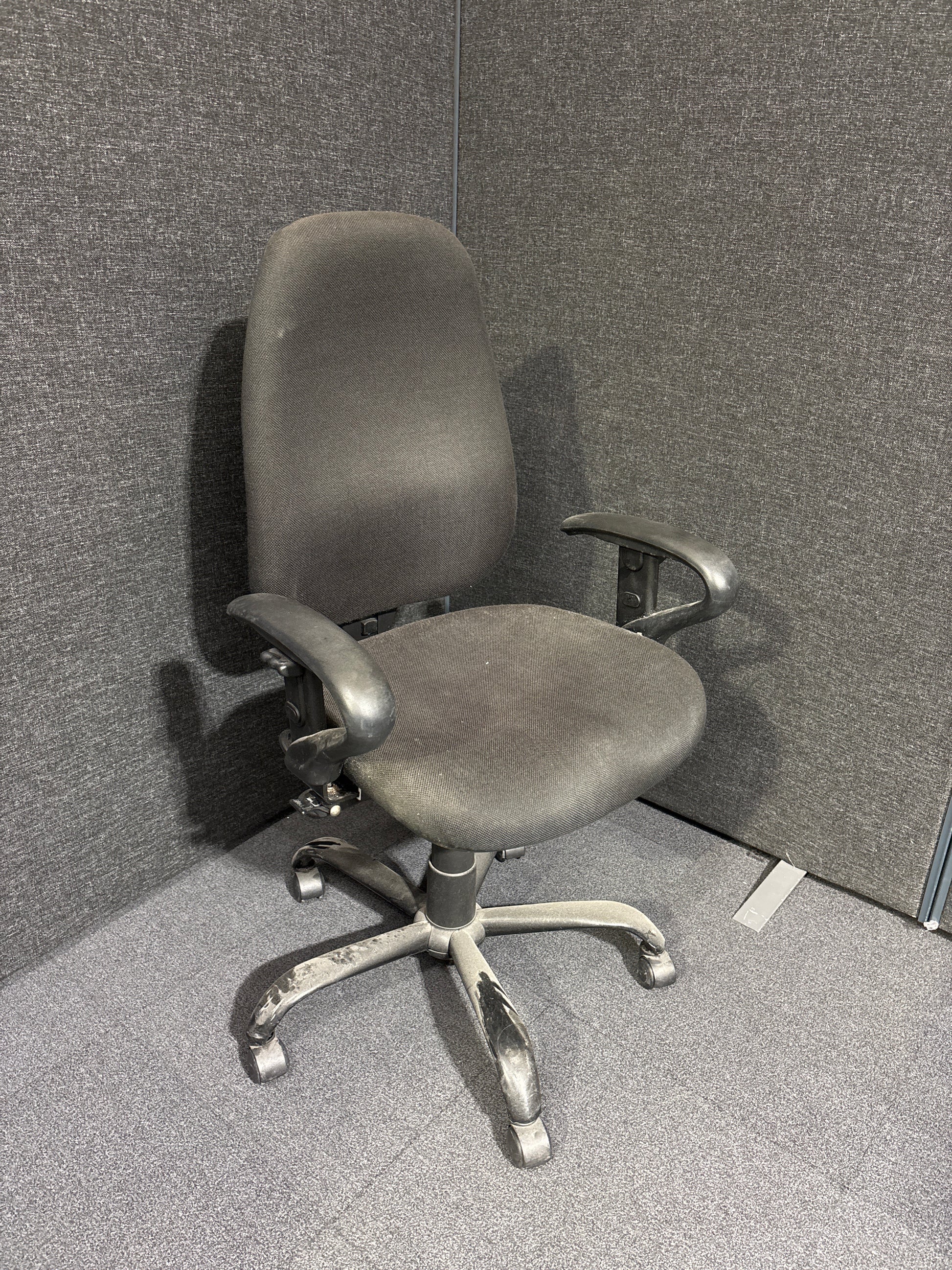 Secondhand mixed fabric swivel chair with arms and height adjustable seat