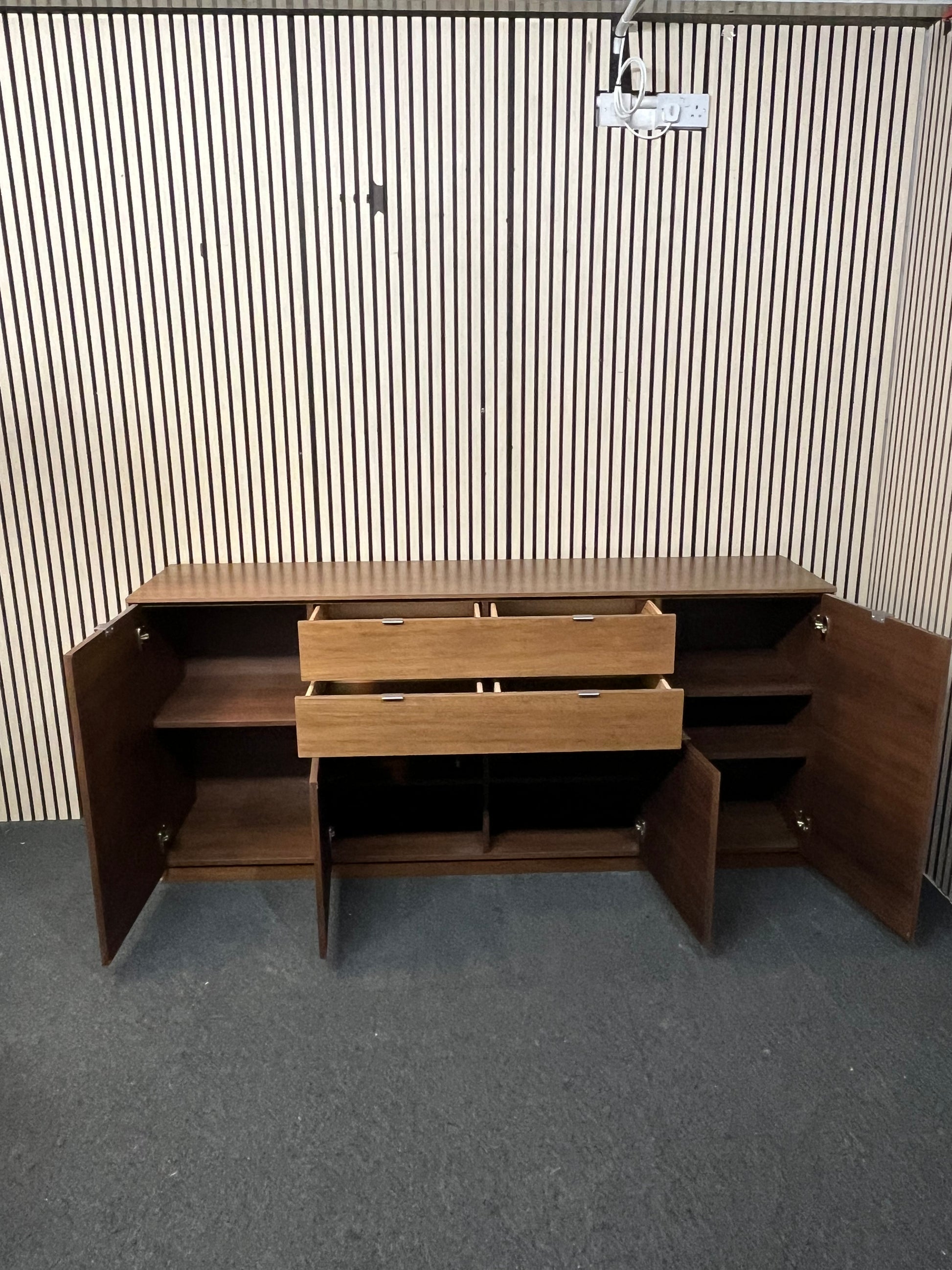 Skovby no. 942 4 door 3 drawer modern walnut sideboard (H 88 x W 195 x D 45 cm) 3126