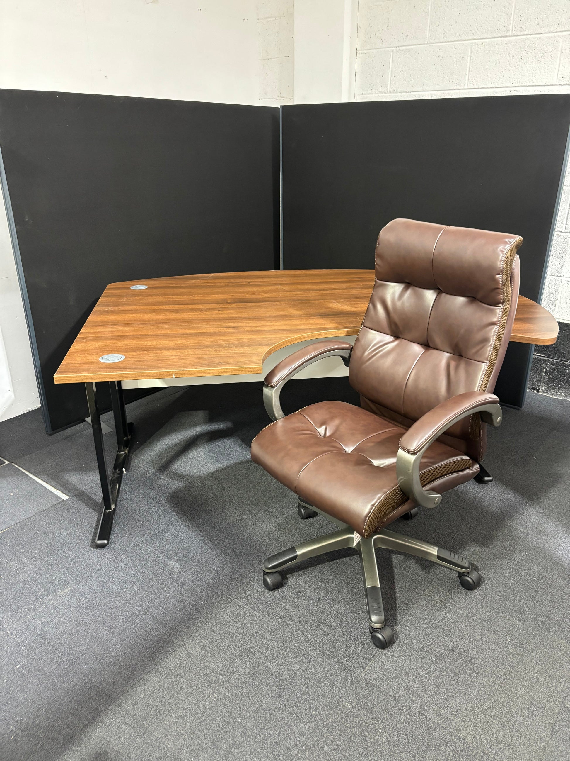 Executive bow fronted radial desk, left hand (1800mm x 1700mm)
