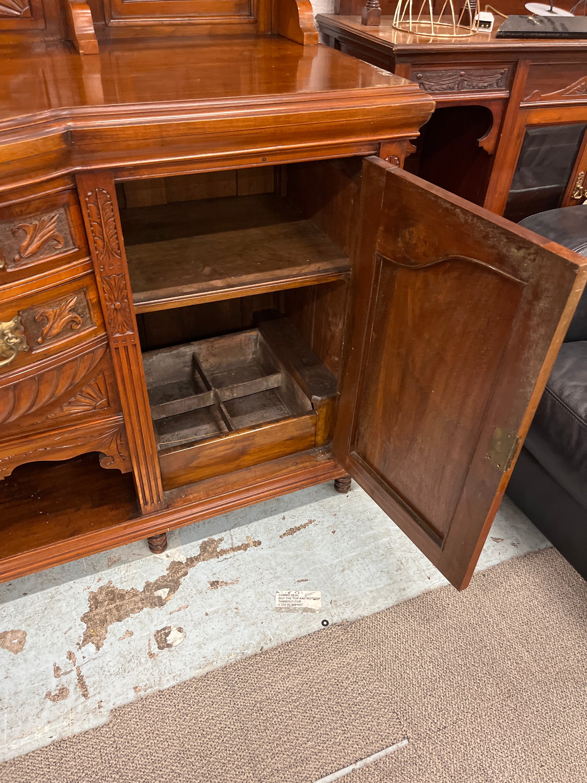 Large antique bow fronted wooden sideboard with intricate carvings and a central mirror display (H 259 x W 183 x D 60 cm) 3126