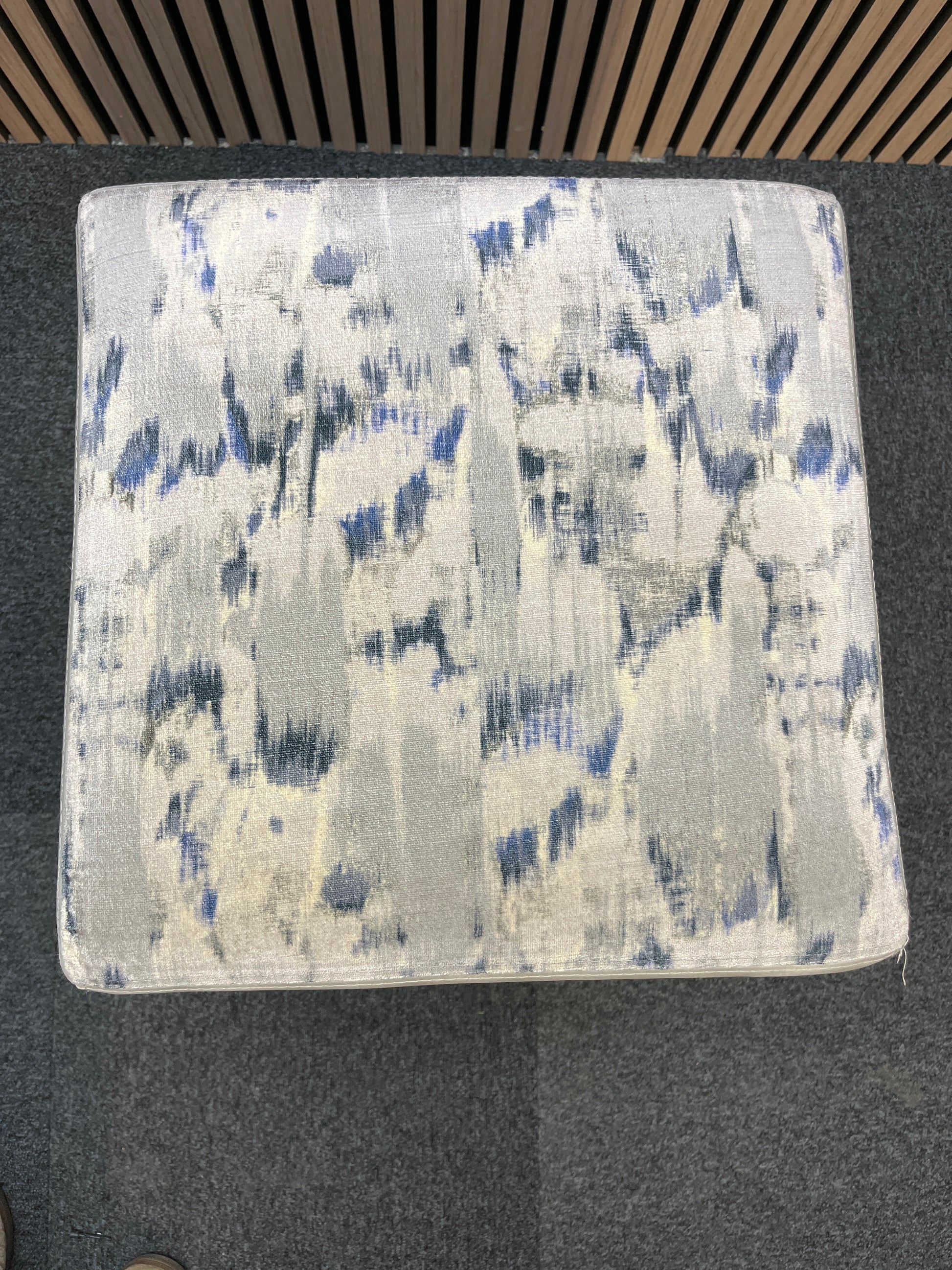 Grey leatherette with pattern fabric top (H 61 x W 43 x D 43 cm)