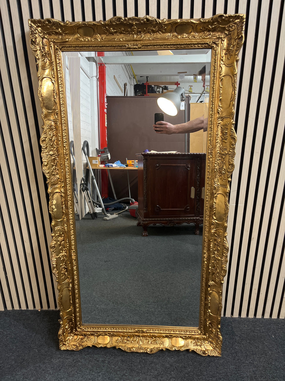 Large ornate gold framed mirror (H 76 x W 140 cm) 43794