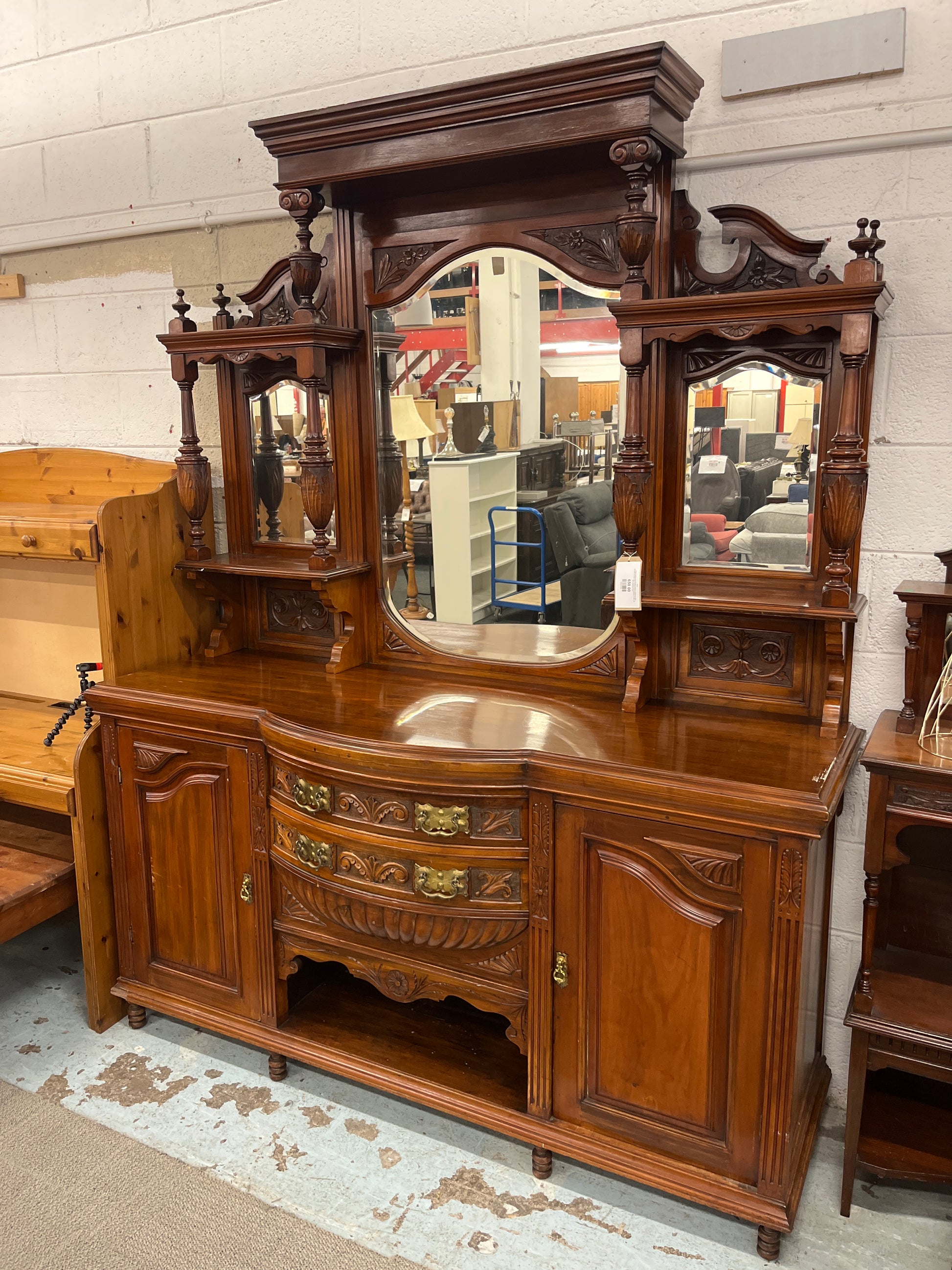 Large antique bow fronted wooden sideboard with intricate carvings and a central mirror display (H 259 x W 183 x D 60 cm) 3126