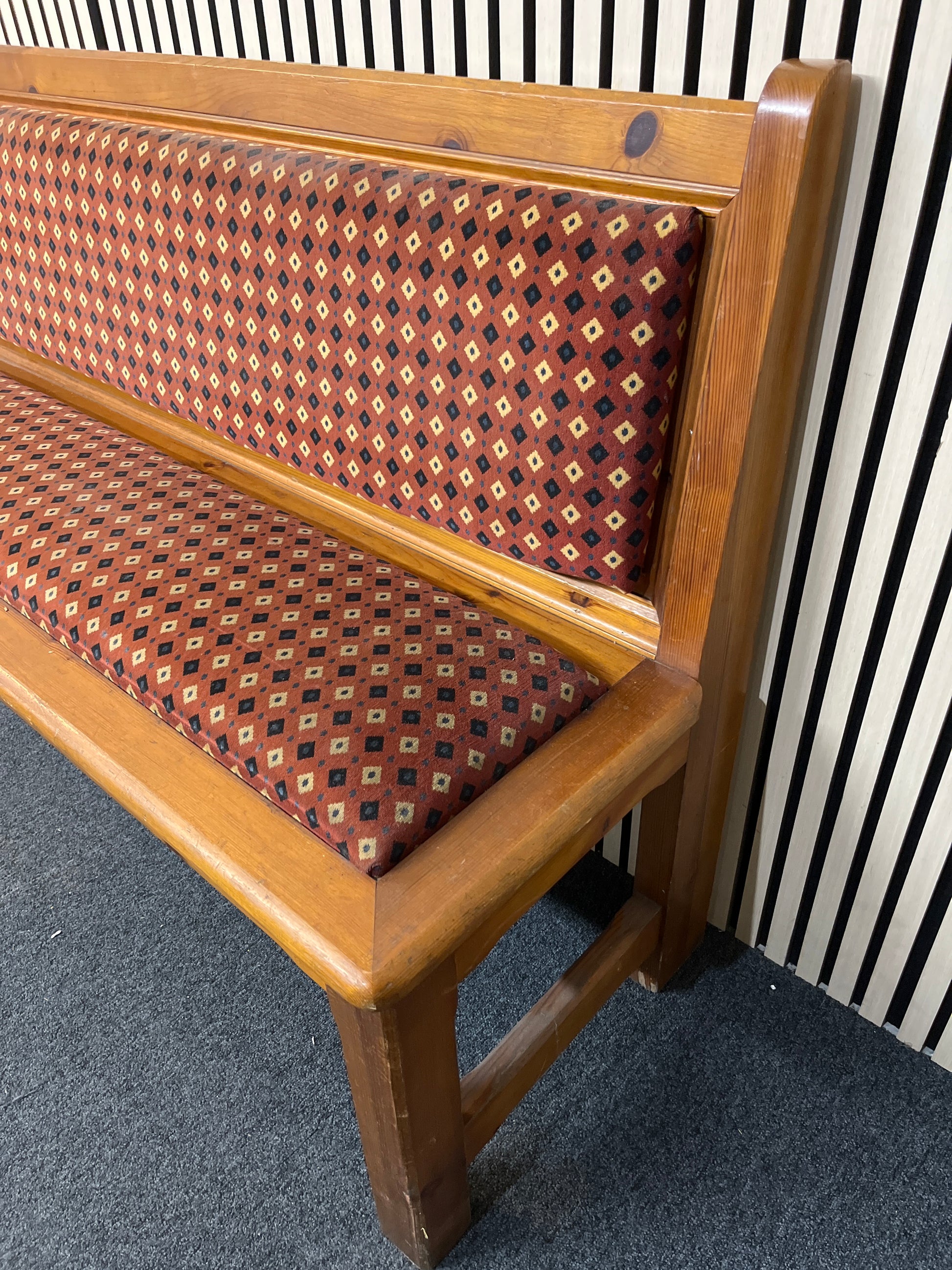 5ft long solid pine framed high back bench seat with mixed fabric seat cushion and back. 91Hx150Lx54D 1425