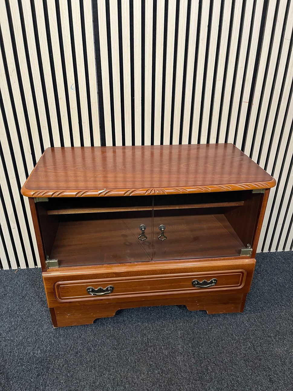 Rossmore mahogany rope effect edging two glass door one drawer tv unit (H 62 x W 79 x D 43 cm) 1126