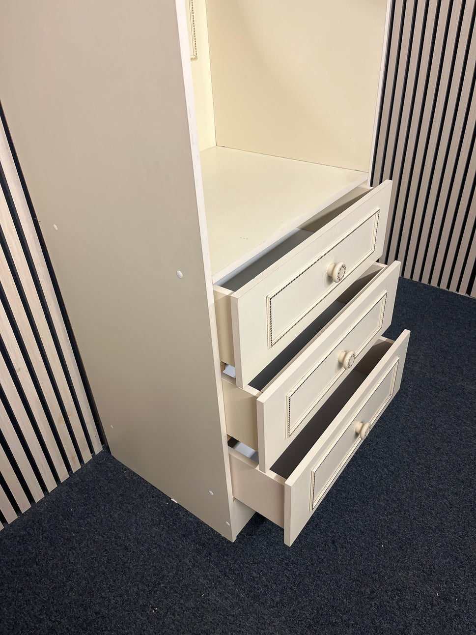 Tall white laminate 3 drawer top open bedroom dresser (H 83 x W 59 x D 43 cm) 2425