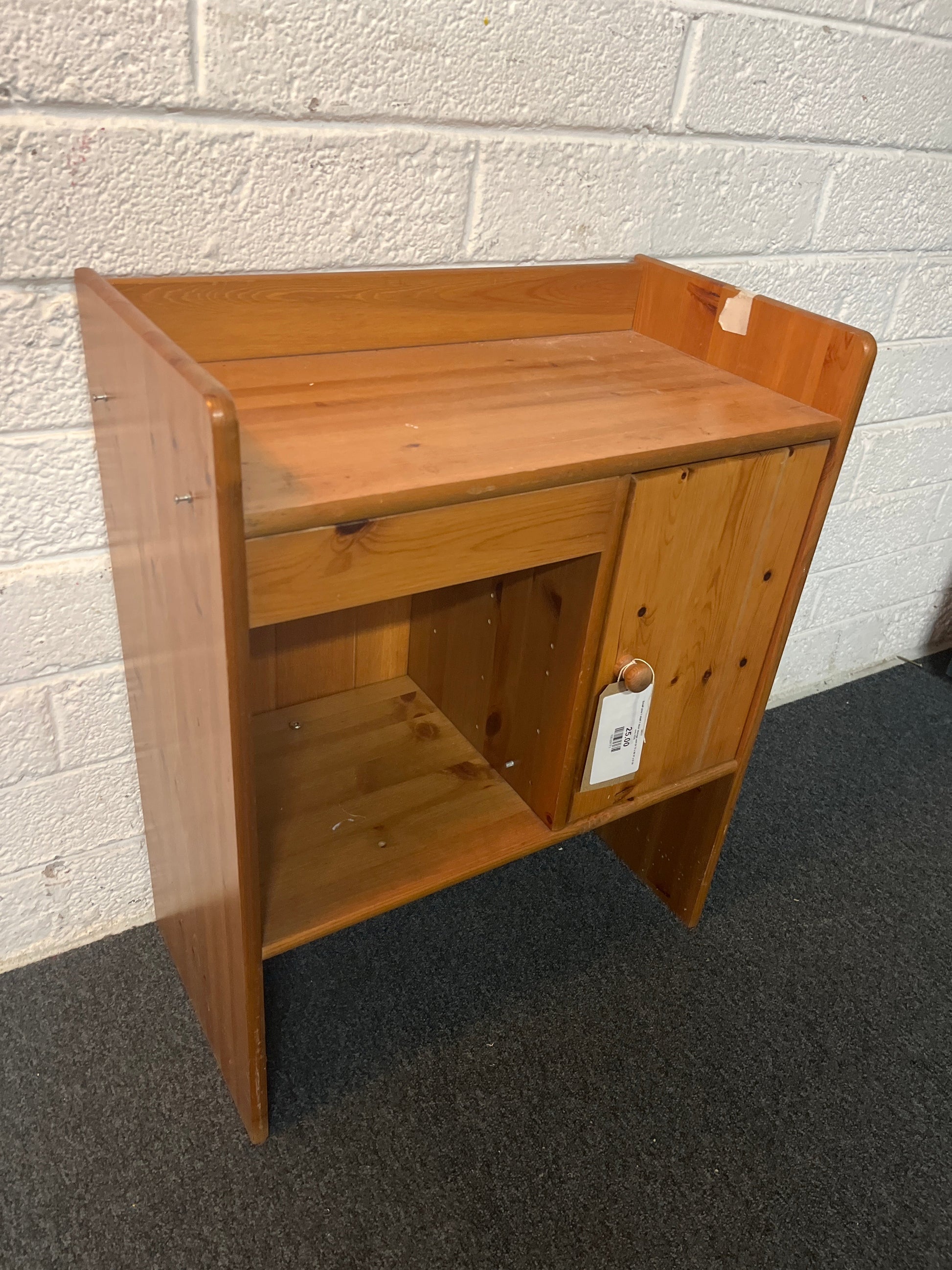 Small pine 1 shelf 1 door storage unit (H 72 x W 57 x D 30 cm) 2225