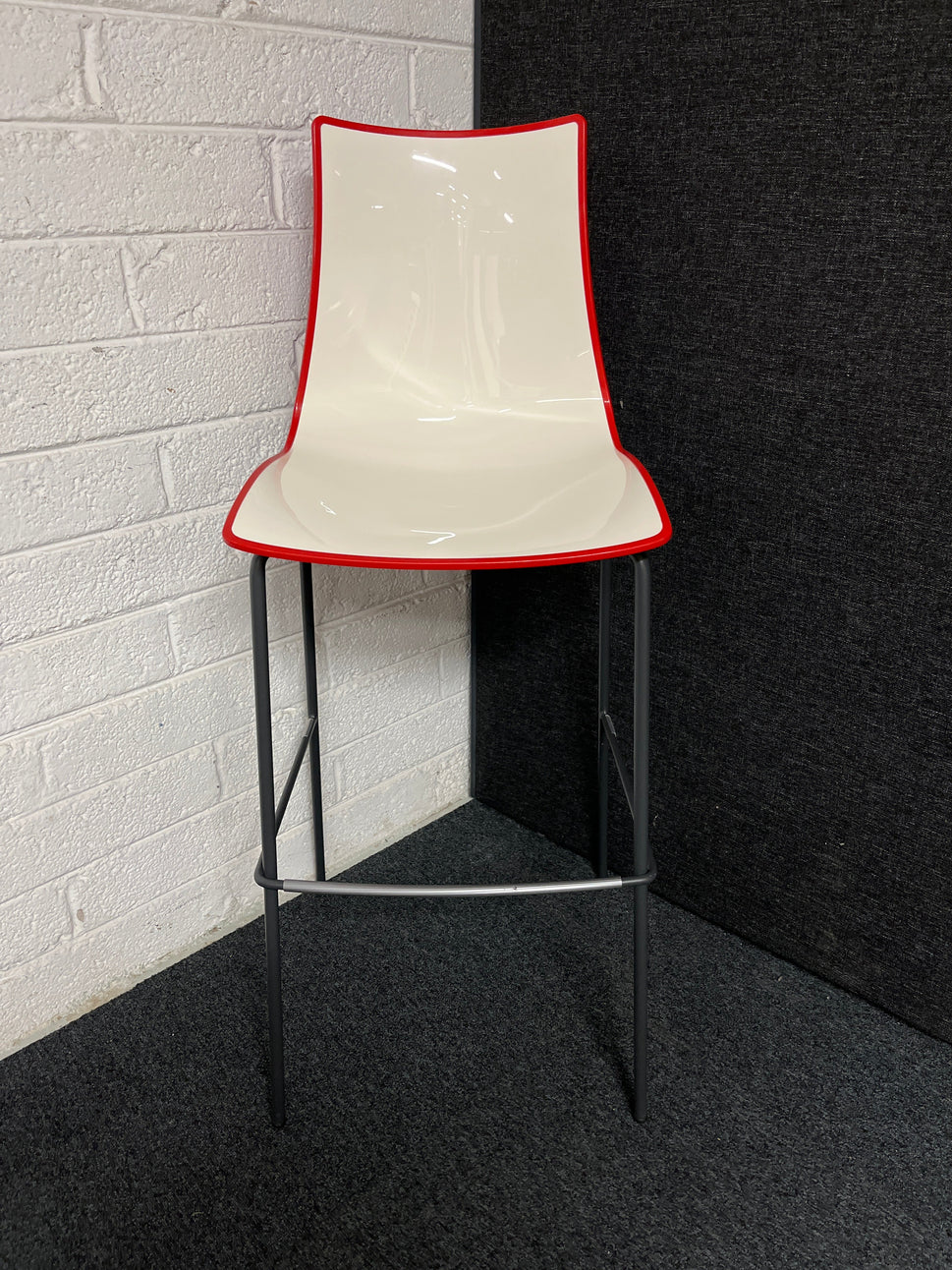 Gecko shell dining stool with anthracite, white or chrome legs - choice of colours