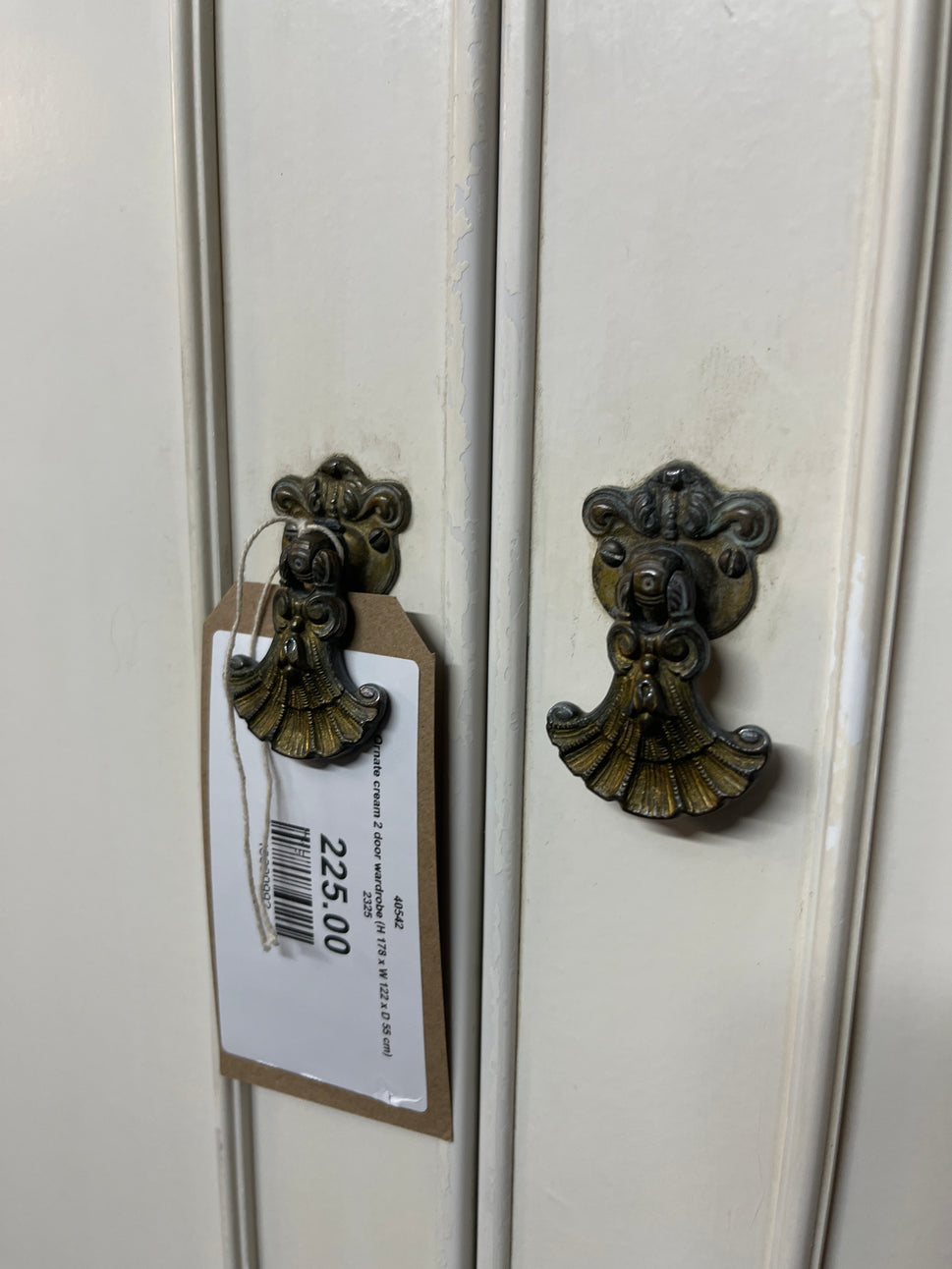 Ornate cream 2 door wardrobe (H 178 x W 122 x D 55 cm) 2325
