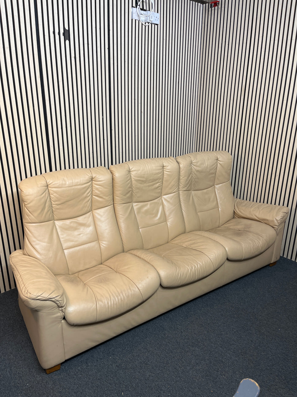 Cream leather 3 seater recliner sofa 3126