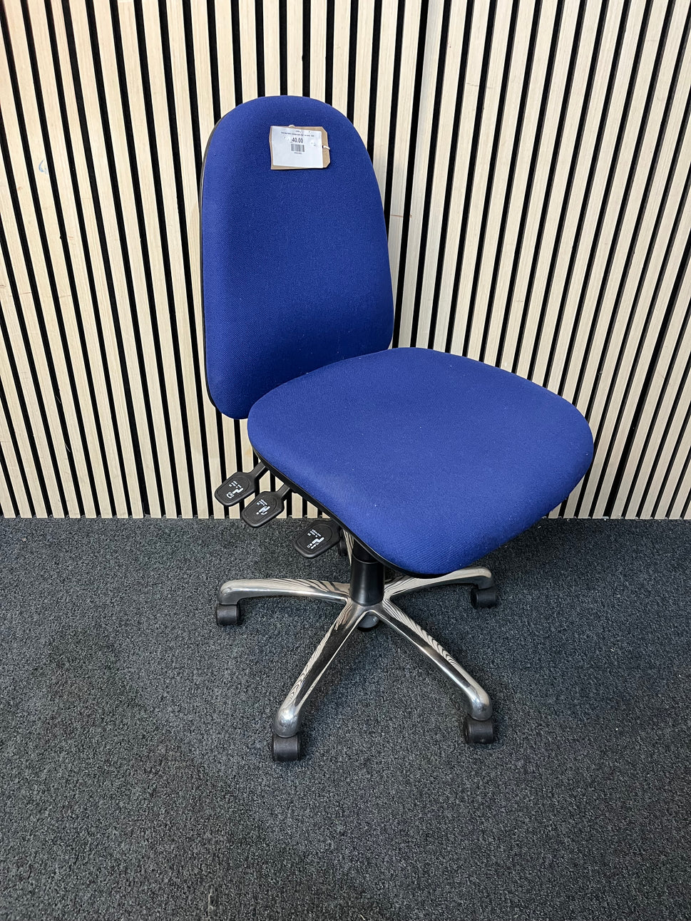 Used blue fabric vantage style chair - no arms 3425