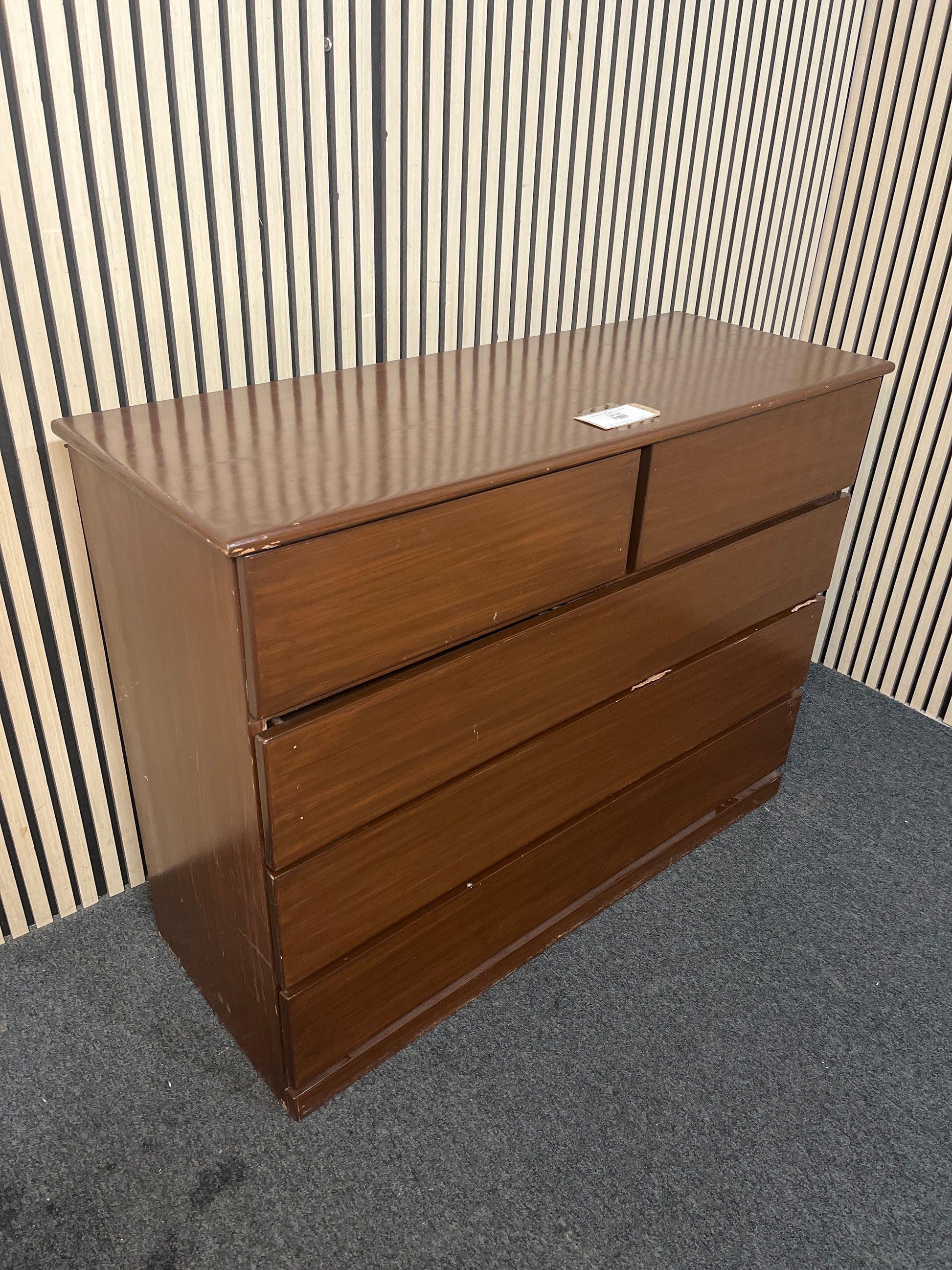 Large mahogany 3+2 chest of drawers (H 92 x W 123 x D 46 cm) 43633