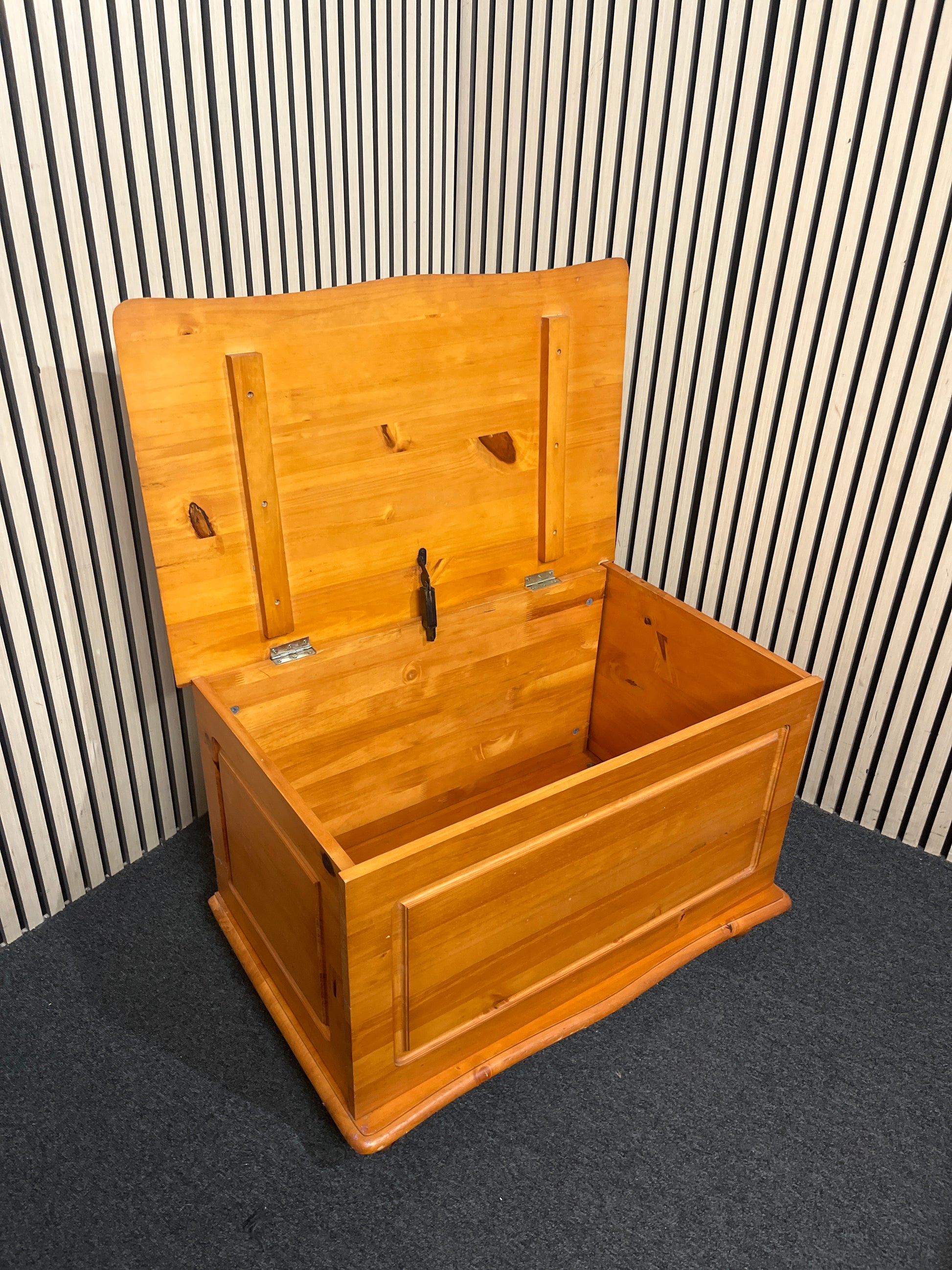 Pine blanket box 43971