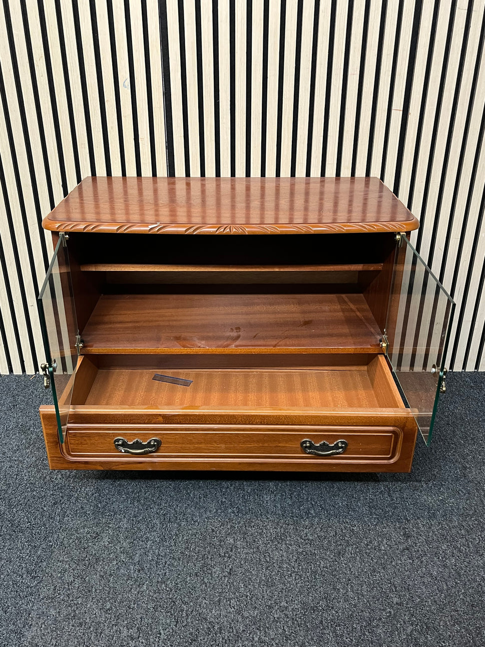 Rossmore mahogany rope effect edging two glass door one drawer tv unit (H 62 x W 79 x D 43 cm) 1126