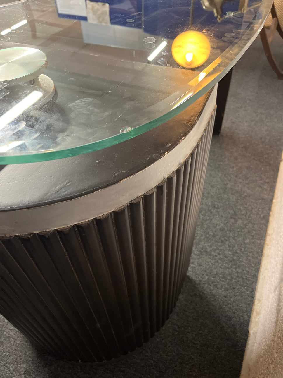 Curved glass console table with black legs (H 68 x W 123 x D 49 cm) 2225