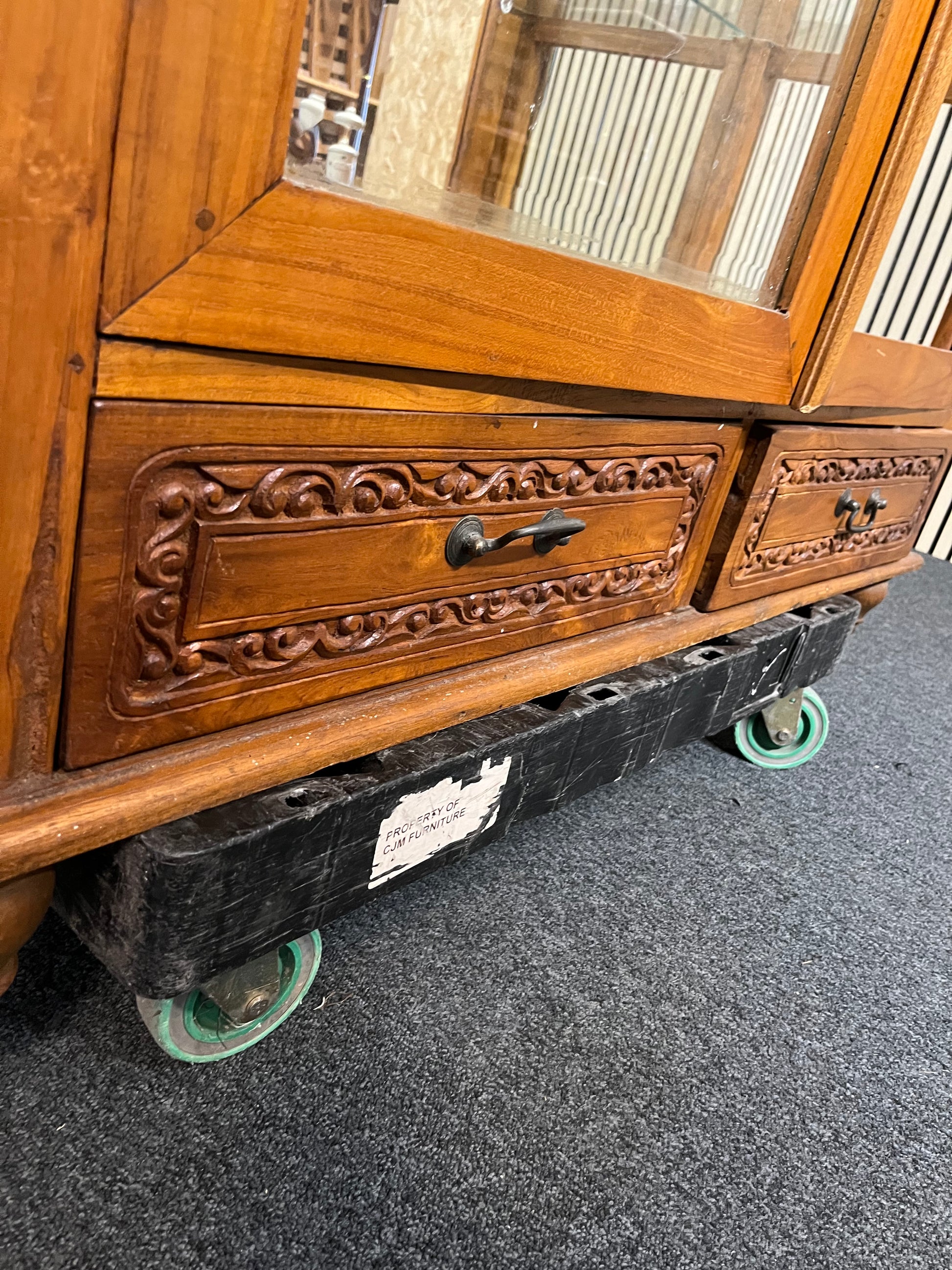 Solid dark wood carved details large 2 glass door 2 drawer display unit, glass missing from 1 door (H 200 x W 122 x D 45 cm) 1325