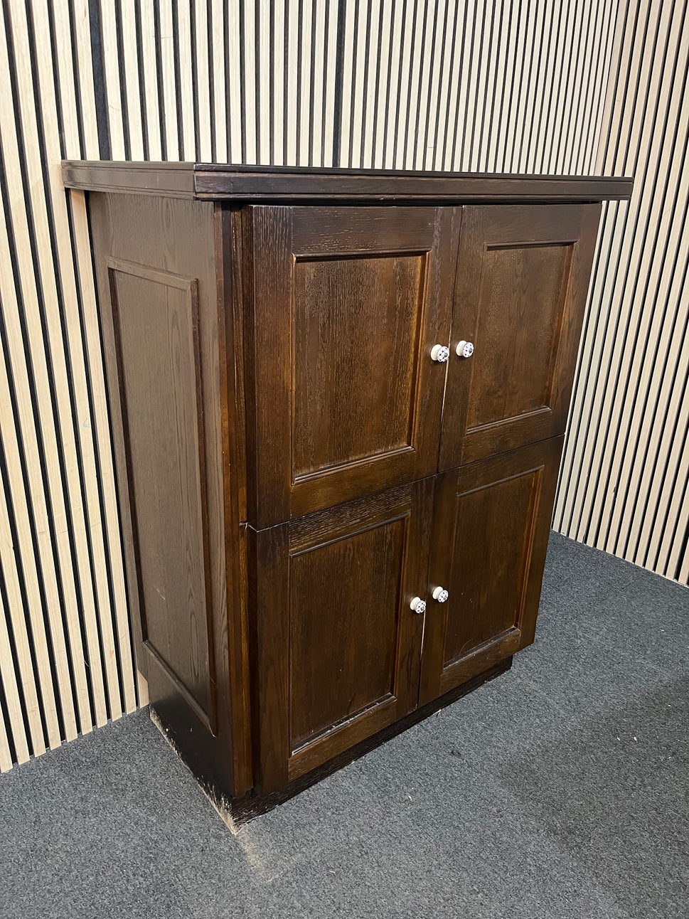4 door darkwood laminate tv unit (H 139 x W 110 x D 56 cm) 2226