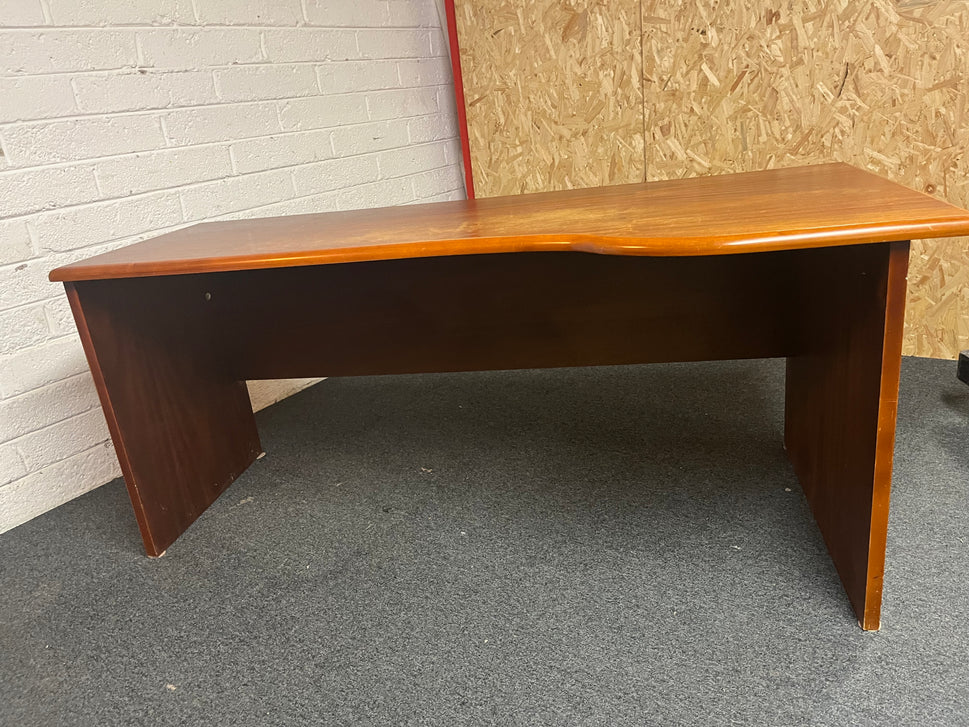 Cherry right hand wave panel desk (H 72 x W 170 x D 80 cm) 1325