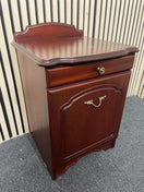 Traditional dark wood nightstand with decorative edges and single drawer. 44667