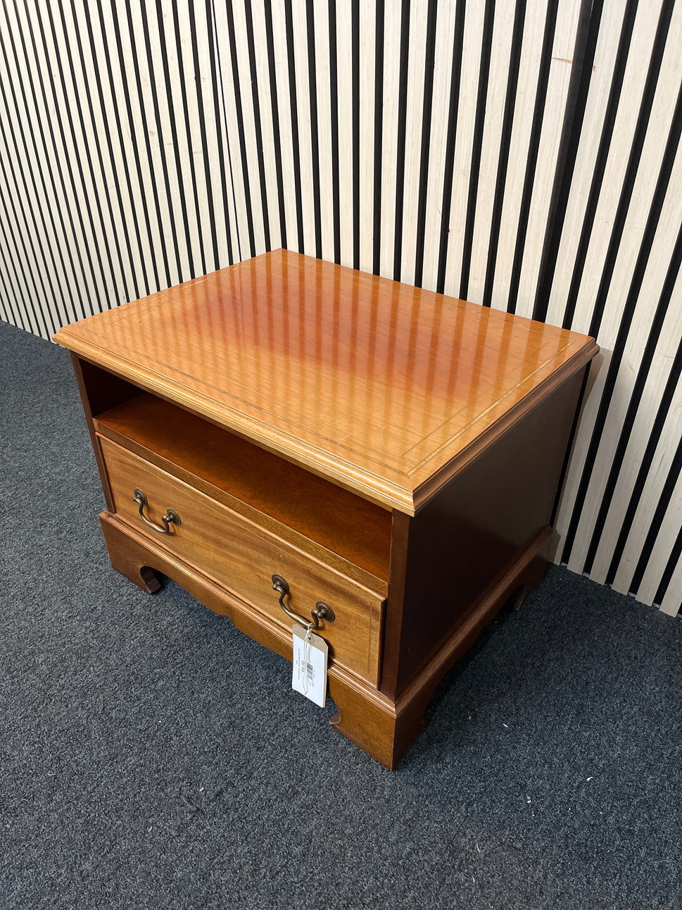 Ornate darkwood 1 drawer bedside locker 2425