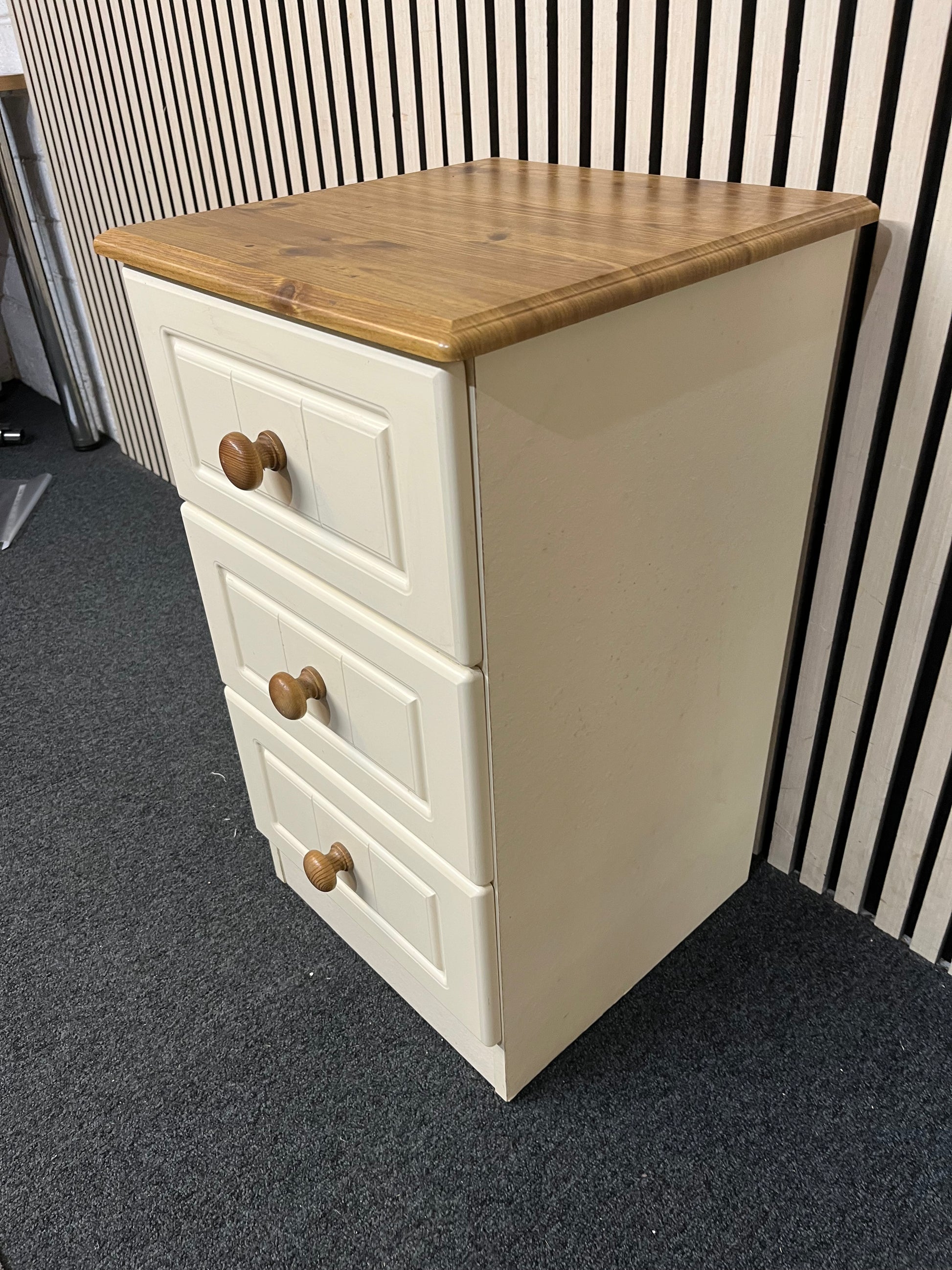 Cream and pine 3 drawer bedside locker 3126