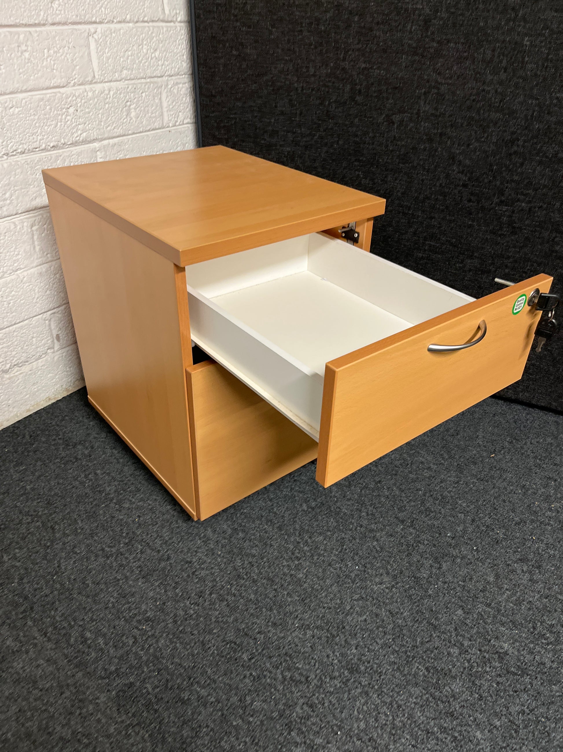 SECONDHAND Beech mobile pedestal