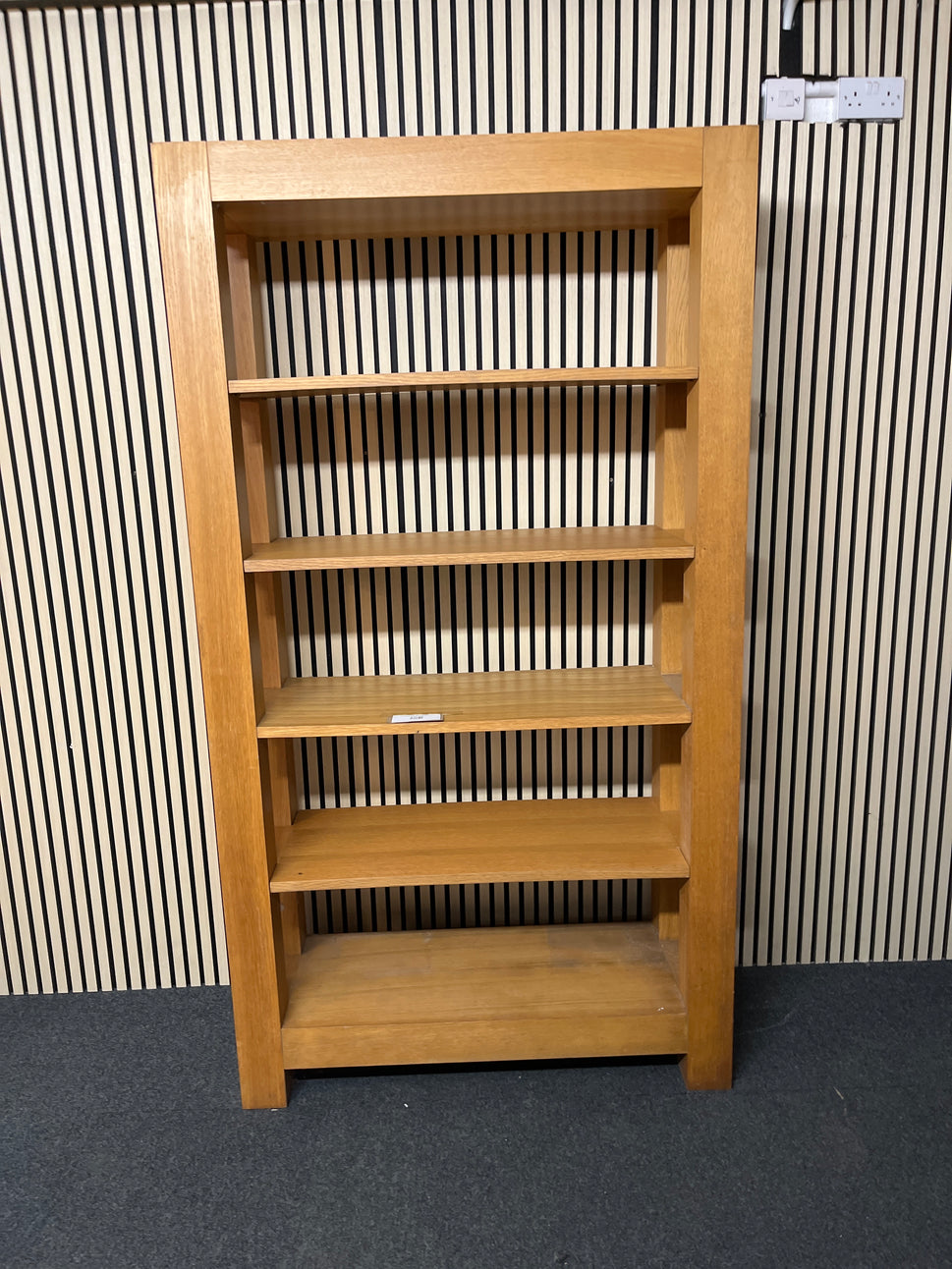 Tall oak open bookcase (H 200 x W 110 x D 40 cm) 2325