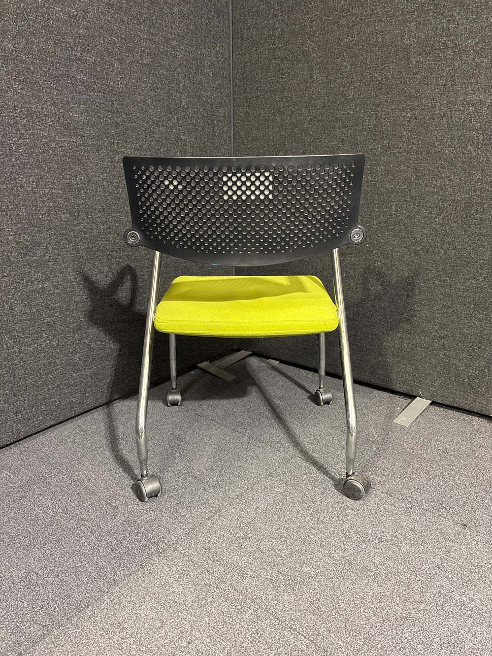 Black and green meeting chair on castors